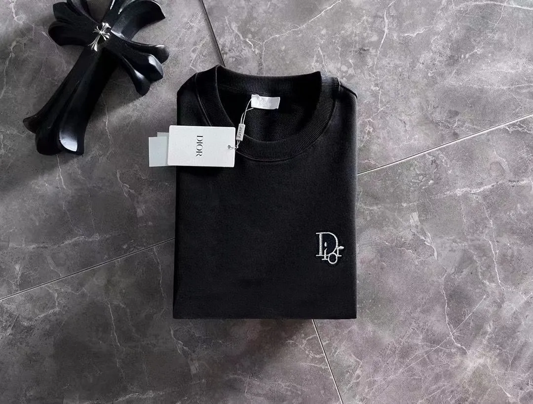 🅿️220 brand [DIOR Dior] (good news for fat people) 2025ss autumn latest long-sleeved round-neck sweatshirt, on sale simultaneously on the official website. Refreshing and breathable. Made of top Tencel Roman. Comfortable and soft. 3D three-dimensional clarity. Super fashion sense. Great for gifting and keeping for yourself. Size: M-5XL (can wear up to 220 pounds)
