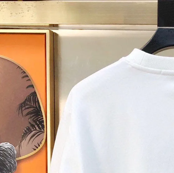 🅿️220 brand [DIOR Dior] (good news for fat people) 2025ss autumn latest long-sleeved round-neck sweatshirt, on sale simultaneously on the official website. Refreshing and breathable. Made of top Tencel Roman. Comfortable and soft. 3D three-dimensional clarity. Super fashion sense. Great for gifting and keeping for yourself. Size: M-5XL (can wear up to 220 pounds)