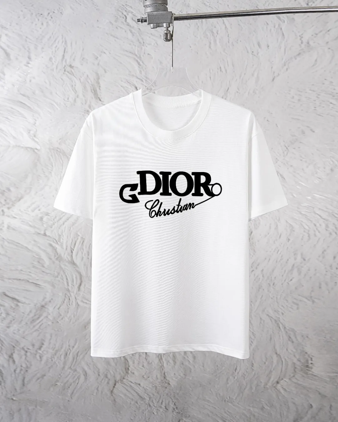 🅿️300 Dior Exclusively provides new trendy men’s fashionable round neck short-sleeved shorts suits, trendy and fashionable casual short-sleeved suits! It has high breathability and comfort, impeccable details, and brand element design concept, reflecting high quality. It presents a casual cut and the upper body shape is great! Material: 260g double yarn pure cotton short sleeves + 360g pure cotton terry shorts Size: S-XXL 🔥 (please state your height and weight when placing an order)
