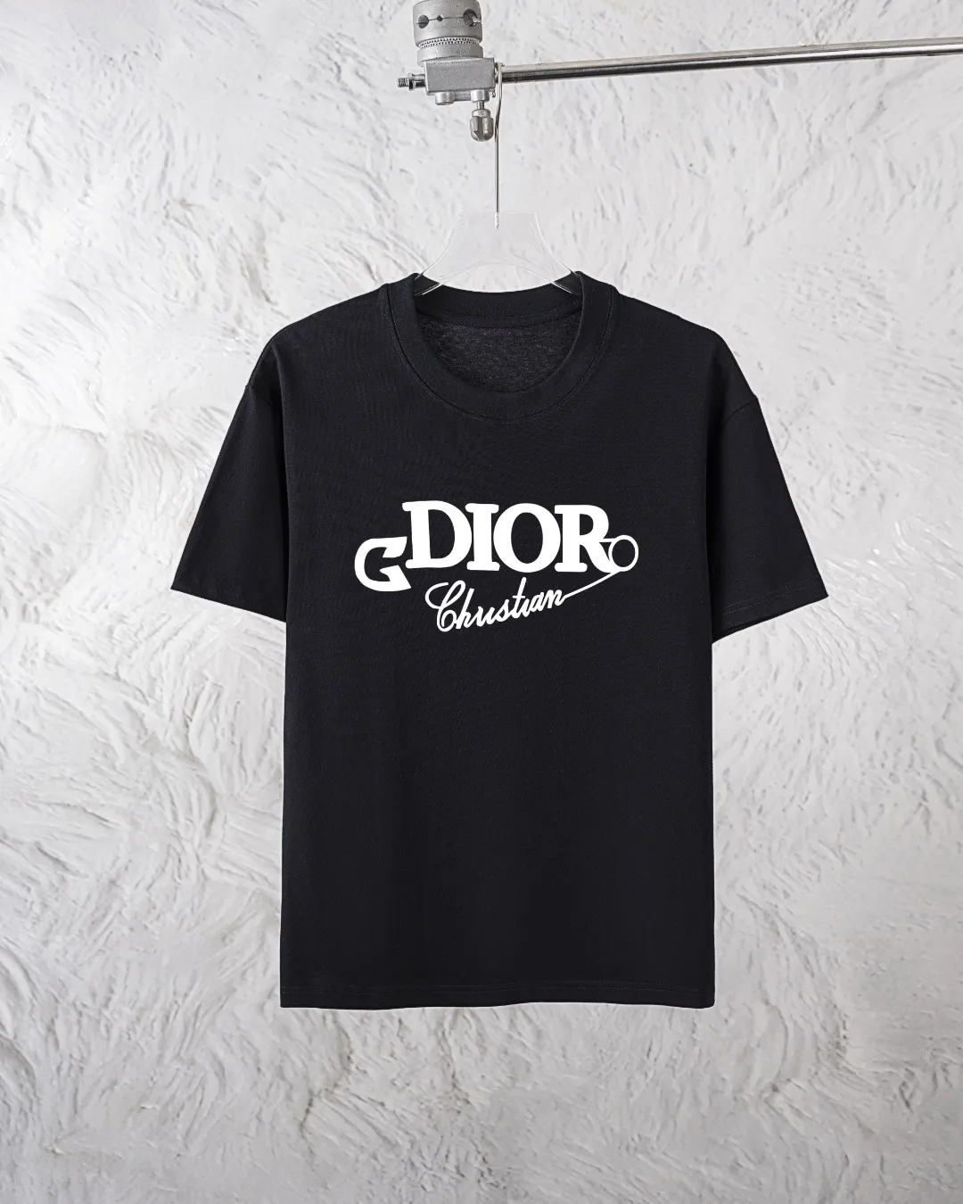 🅿️300 Dior Exclusively provides new trendy men’s fashionable round neck short-sleeved shorts suits, trendy and fashionable casual short-sleeved suits! It has high breathability and comfort, impeccable details, and brand element design concept, reflecting high quality. It presents a casual cut and the upper body shape is great! Material: 260g double yarn pure cotton short sleeves + 360g pure cotton terry shorts Size: S-XXL 🔥 (please state your height and weight when placing an order)