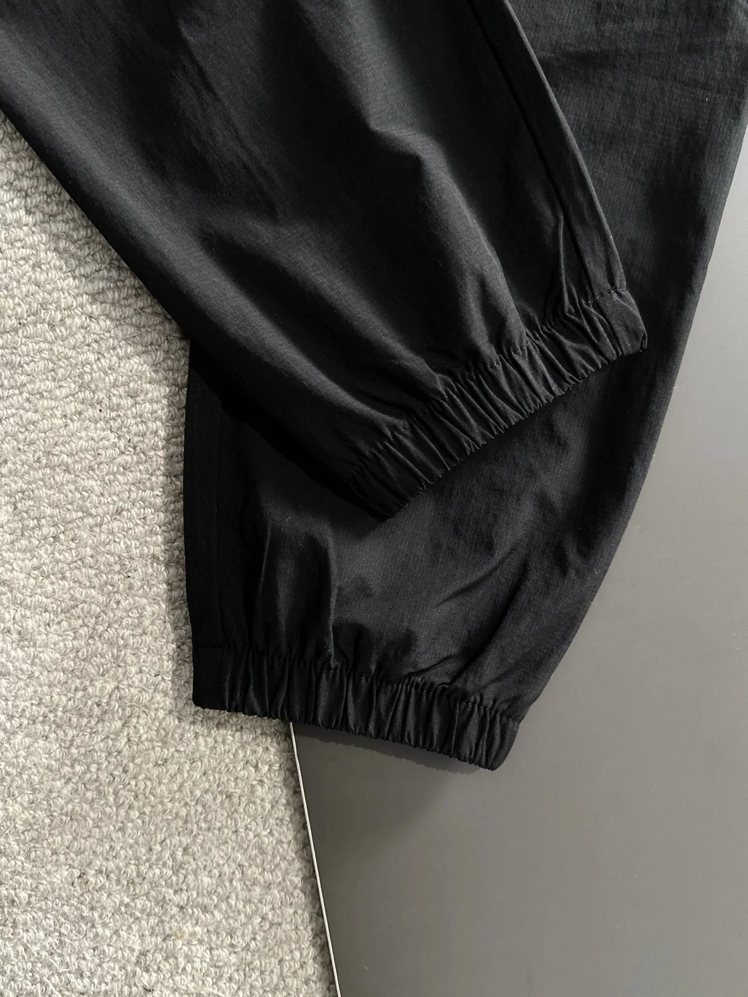 🅿️380 next day shipping Dior 2025 spring and summer new elastic band casual pants, thin counter custom fabrics, high breathability and comfort, impeccable details, brand element design concept, reflecting high quality. It feels delicate and soft! It presents a casual cut and the upper body shape is great! Size: M-4XL