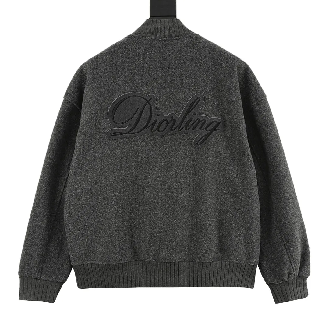 🅿️570 DIOR/Dior embroidered patchwork baseball jacket. Warm reminder: It is recommended to hand wash or dry clean! ! This year is particularly popular. Baseball uniform jackets are available at all levels on the market (you must compare the details). The most powerful quality control. Baseball uniforms have been produced and researched for 7 years. The details are exquisite. With it, you will be the most handsome boy in the world. The fully painted four-button buckle (button with LOGO), the fabric is customized for more than a month. It is not ready-made in the market. It is made of wool blend, custom-woven and dyed. It has high color fastness. It is recommended to hand wash or dry clean for the first time. "Custom-woven knitted rib at the hem", the lining is made of silky and delicate cupro fiber material, which can be worn directly next to the body. It is extremely comfortable, a heavyweight item, purchase version! Size：XS-L