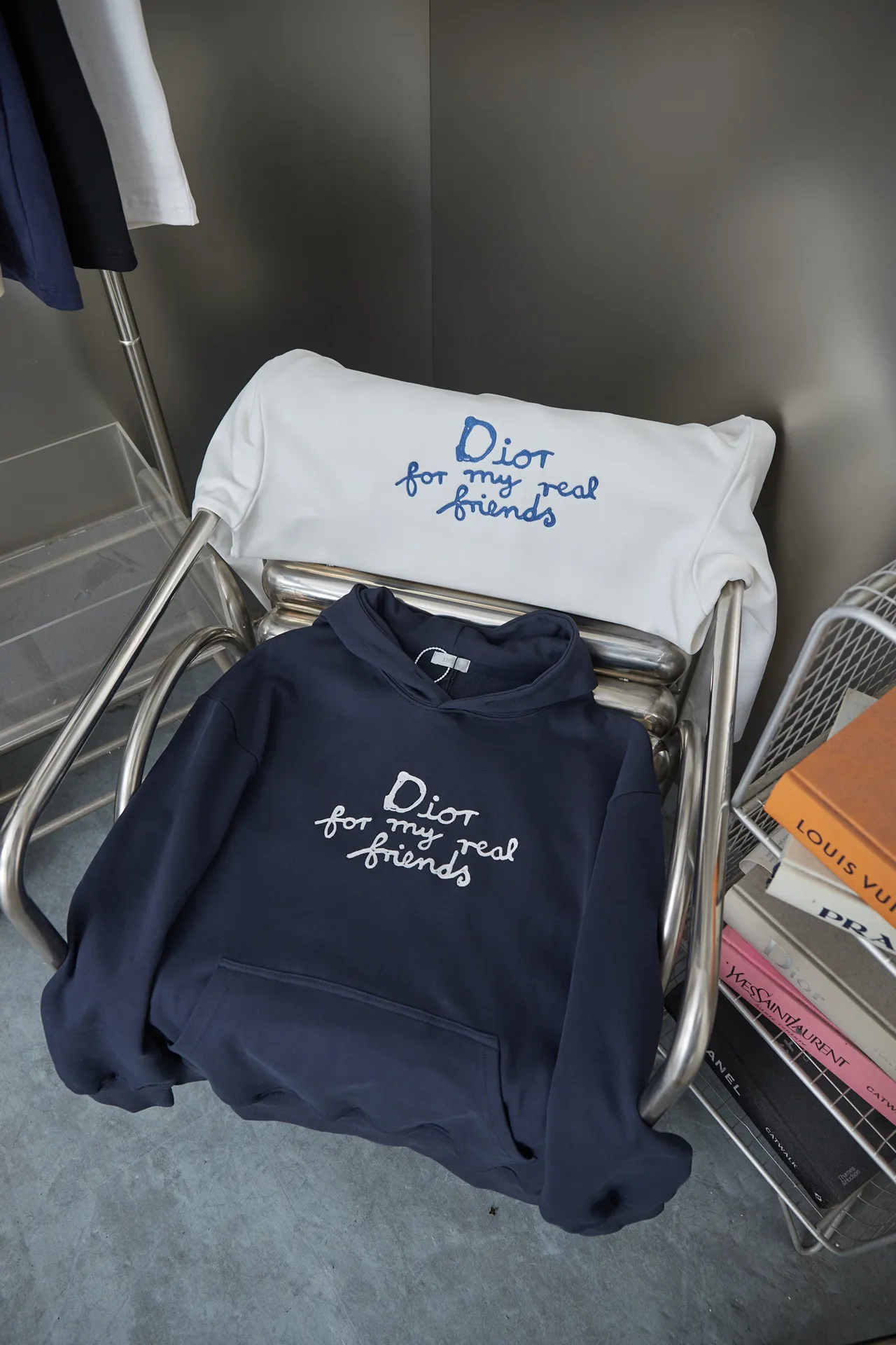 🅿️280 DIRO. Dijia 25FW Autumn and Winter Rope Embroidery Logo Embroidered Hooded Sweatshirt Light luxury A must-have item for daily commuting for men and women Correct version Welcome to compare Detailed features · Made of 480g pure cotton double yarn fish scale terry fabric · Dust-free singeing process on the face Bottom suction Environmentally friendly reactive dyeing · Imported Tajima machine rope embroidery process embroidered logo letters · Double-needle cross-stitch process · Original main mark washed tag moisture-proof paper packaging Color: Blue/White Size: S M L XL