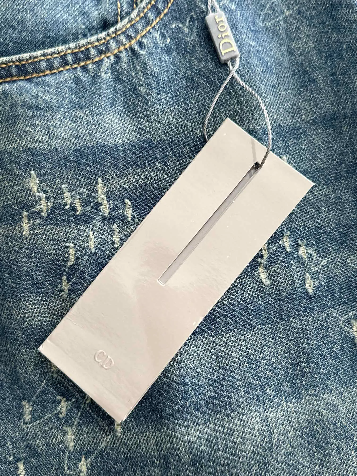 🅿️400 Dior 2025 four-season classic jeans straight trousers, the trend in the trend! Many fashion bloggers control the upper body. The water is woven from imported Japanese Denim plain cotton denim fabric. It has three standards, is soft, delicate, comfortable and breathable. The color has a modern and fashionable vicissitudes. The upper body is versatile and fashionable! Light luxury, a must-have item for daily commuting! Code number: 28-40 (please state your height and weight when placing an order)