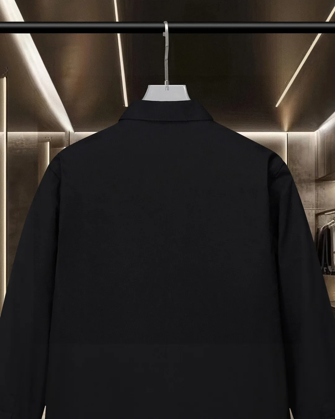🅿️296 DIOR 🔥The most popular style is coming. Pocket 1947 letter logo embroidered long-sleeved shirt. 2025ss official website new long-sleeved shirt. Beautifully embroidered logo. High-end version. Customized fabrics at the counter. Highly breathable and comfortable. Seiko production. Impeccable detail processing. ✅Customized logo engraved buttons with three complete labels. Brand element design concept reflects high quality. It feels delicate and soft! It presents a casual cut and the upper body shape is great! 🐍Size: M-XXL