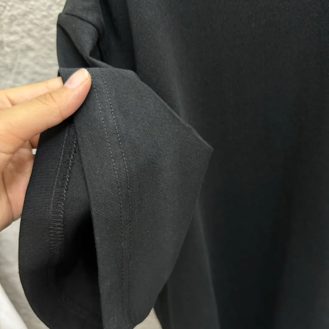 🅿️180 Dio*Dior* 2025 Spring and Summer Style Classic Yellow Letter Print Personalized Logo Customized Double Yarn Plain Cotton Fabric Short Sleeve T-shirt Unisex Size: S (90-130kg) M (120-150kg) L (140-165kg) XL (160-180kg) XXL (180-210kg) Color: black white