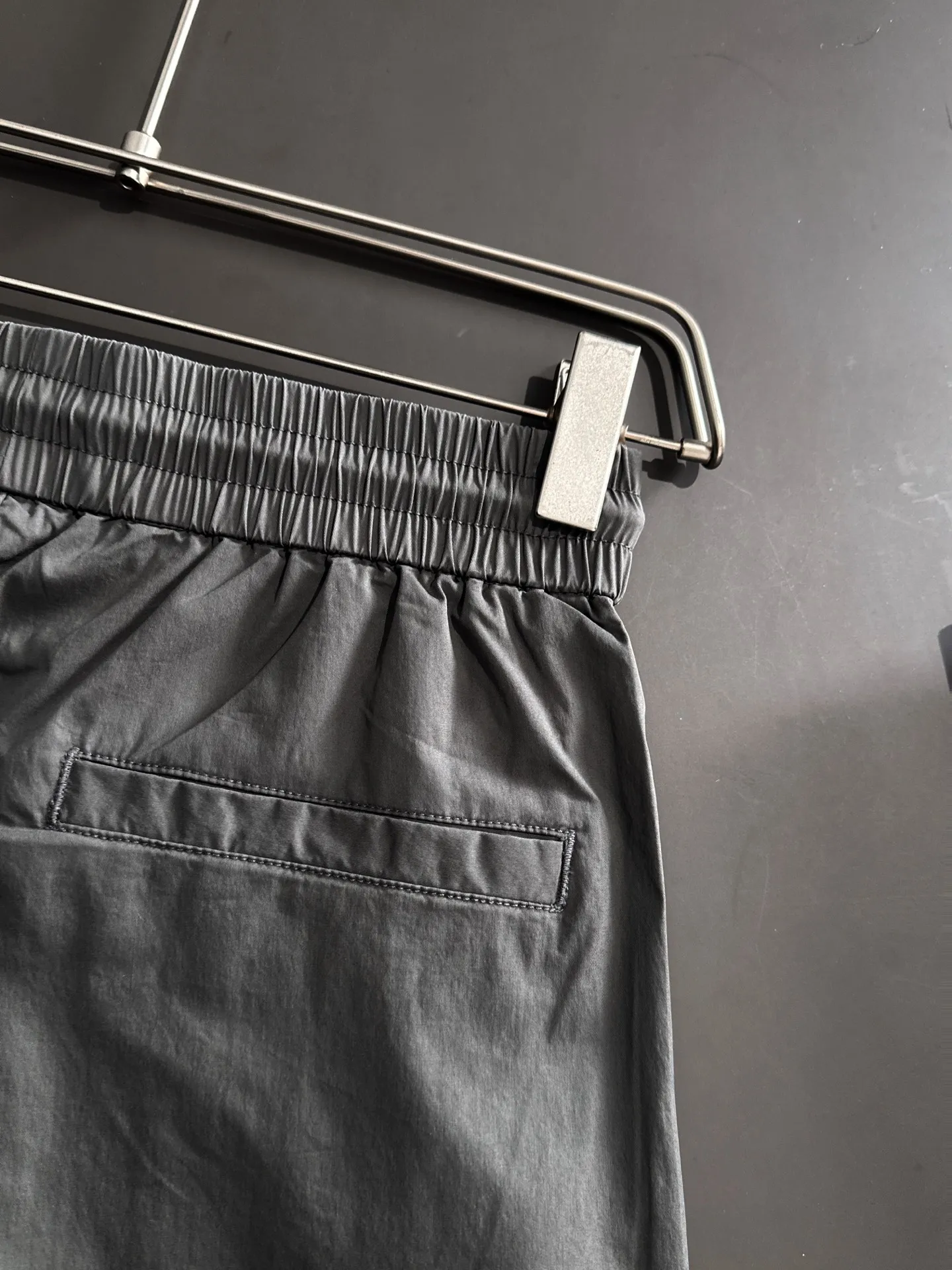 🅿️380 next day shipping Dior 2025 spring and summer new elastic band casual pants, thin counter custom fabrics, high breathability and comfort, impeccable details, brand element design concept, reflecting high quality. It feels delicate and soft! It presents a casual cut and the upper body shape is great! Size: M-4XL