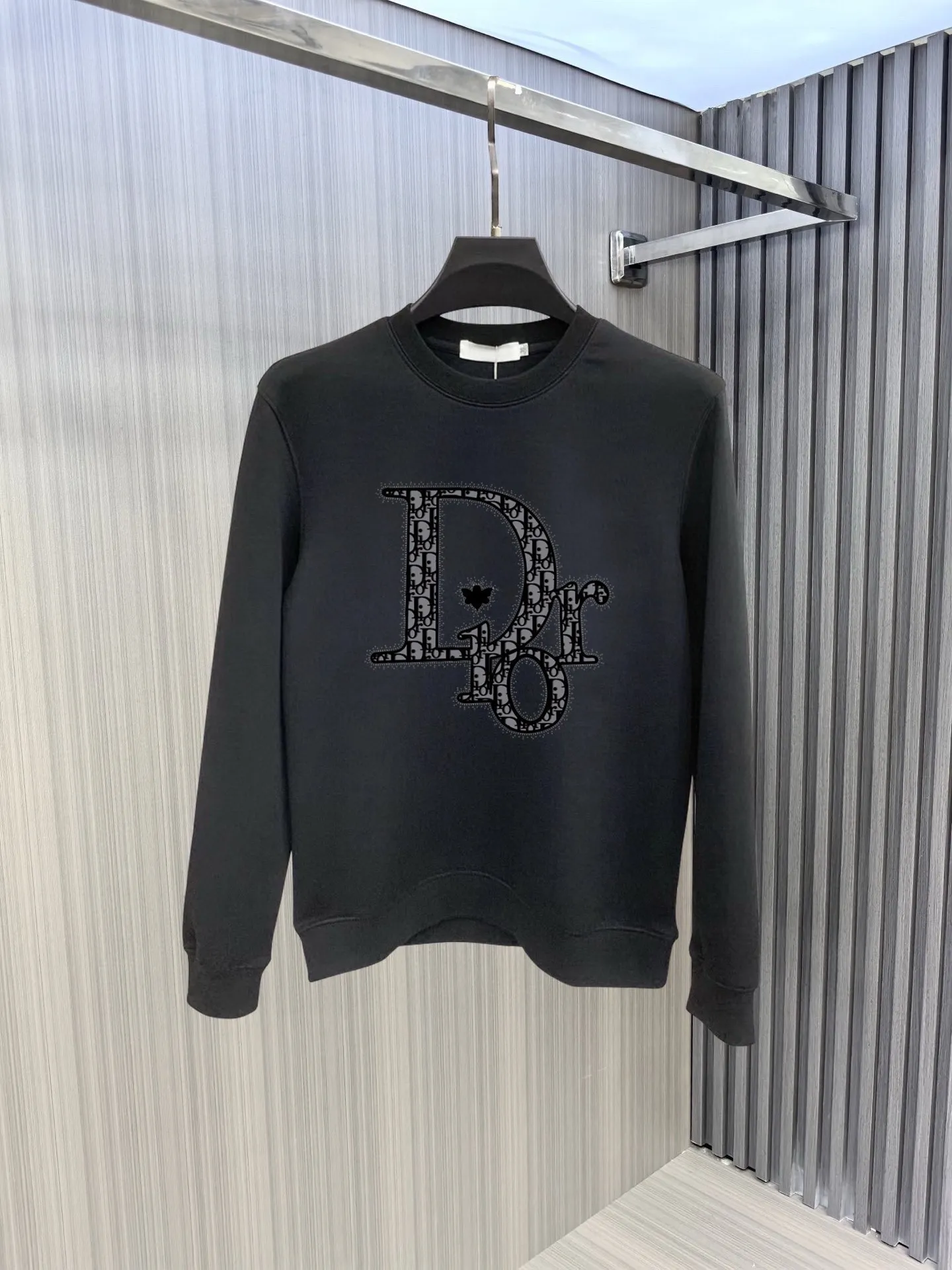 🅿️220 brand [DIOr Dior] (good news for fat people) 2025ss autumn latest long-sleeved round-neck sweatshirt, on sale simultaneously on the official website. Refreshing and breathable. Made of top Tencel Roman. Comfortable and soft. 3D three-dimensional clarity. Super fashion sense. Great for gifting and keeping for yourself. Size: M-5XL (can wear up to 220 pounds)
