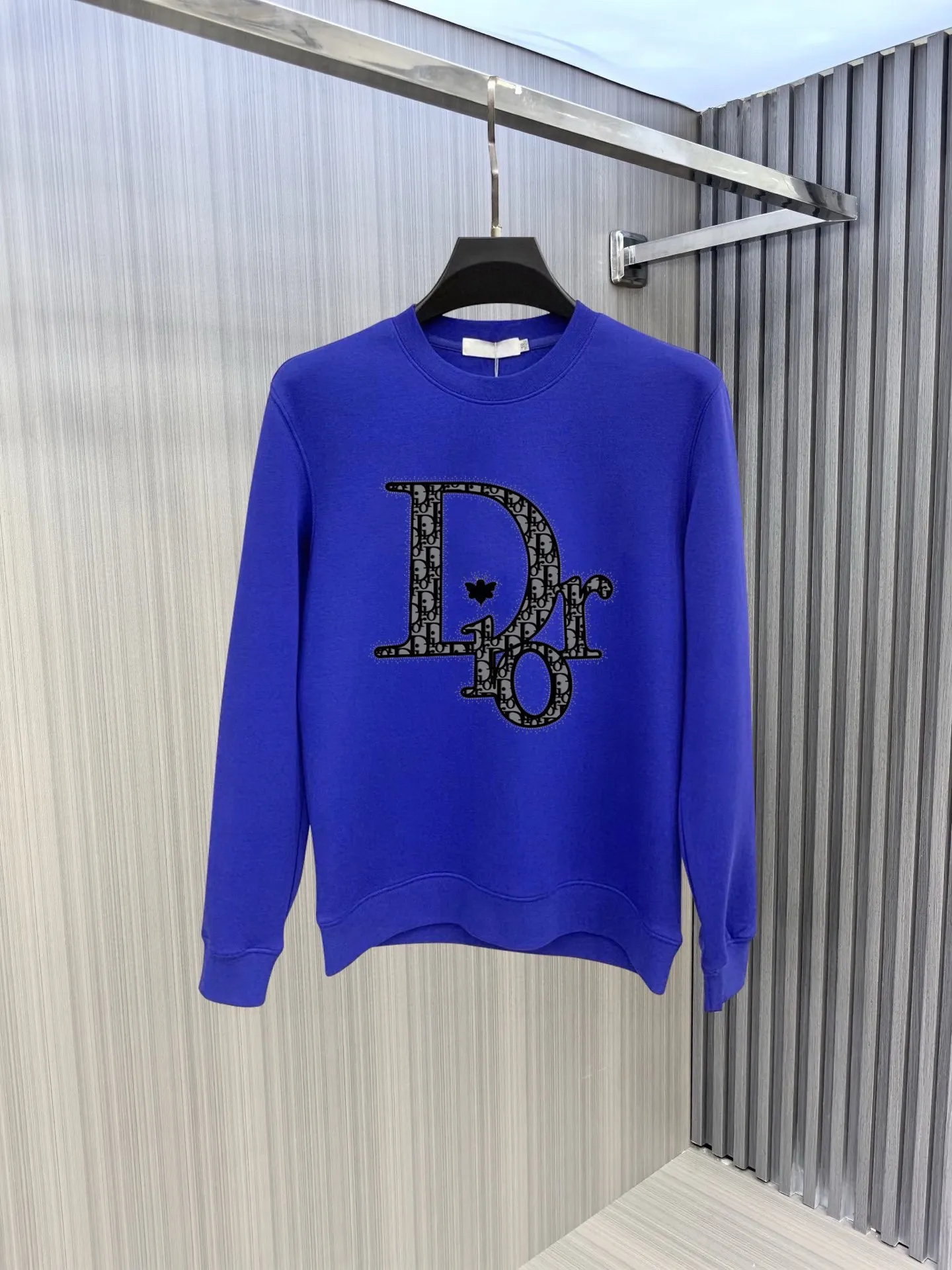 🅿️220 brand [DIOr Dior] (good news for fat people) 2025ss autumn latest long-sleeved round-neck sweatshirt, on sale simultaneously on the official website. Refreshing and breathable. Made of top Tencel Roman. Comfortable and soft. 3D three-dimensional clarity. Super fashion sense. Great for gifting and keeping for yourself. Size: M-5XL (can wear up to 220 pounds)