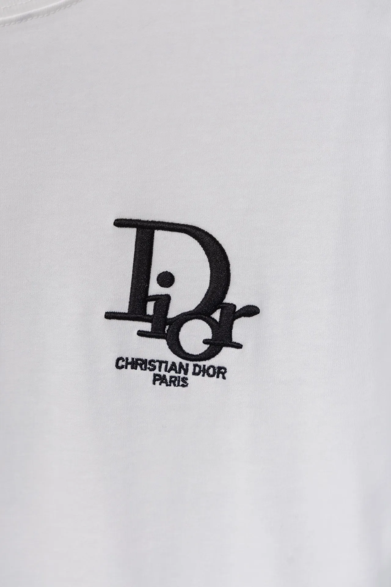 🅿️144 X027 Dior* 25ss new T-sleeve! The Dior letter logo embroidery pattern on the front and back is made of 260g double yarn pure cotton fabric. The fabric is soft, fashionable and versatile, and the same style for men and women. Color: black, white, size: S～XXL