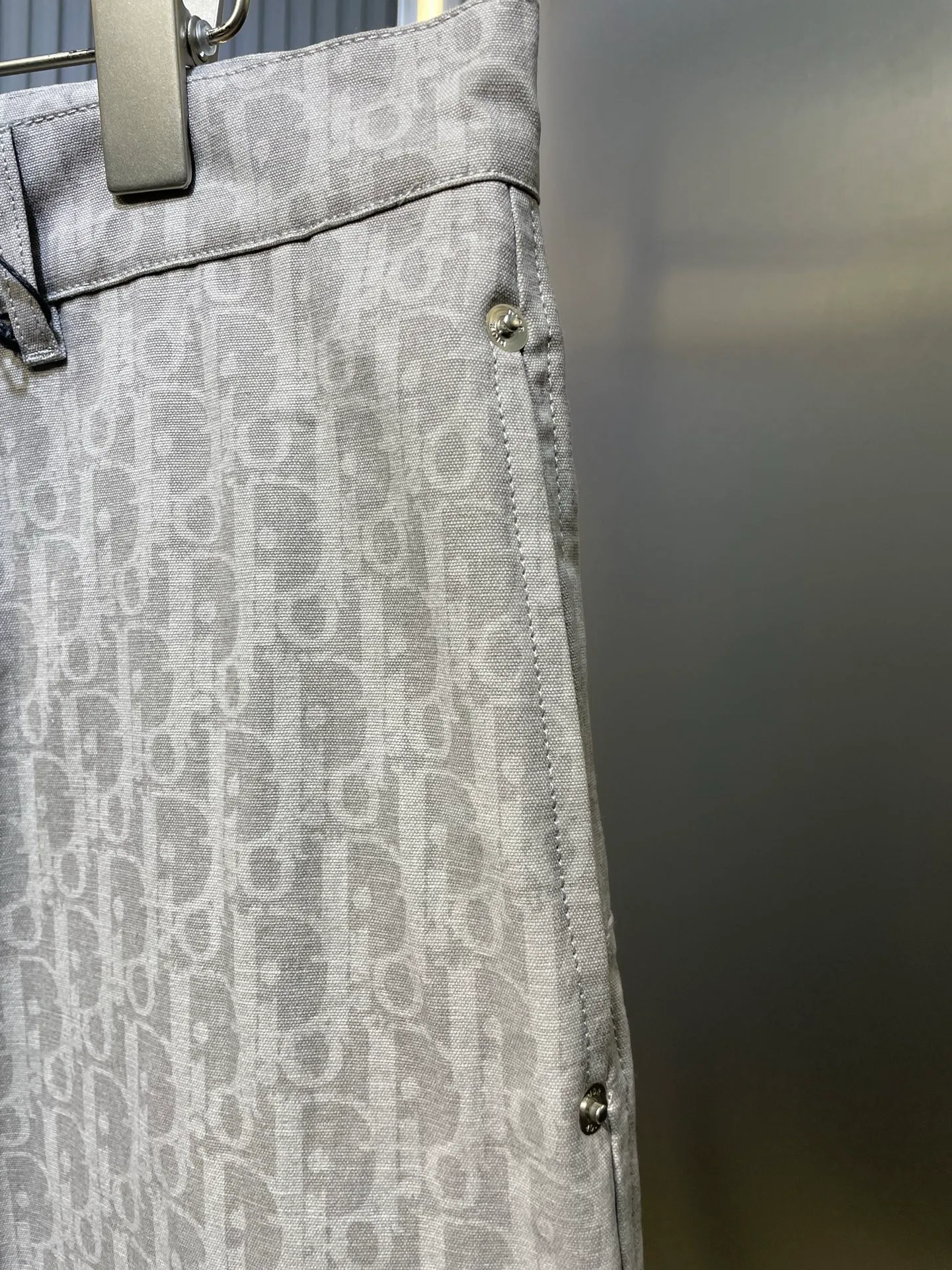 🅿️480 Dior🌟【Top original order】Dior 2025 early spring new style, old flower all over printed casual pants, new color matching upper body, good-looking, comfortable and breathable fabric upper body, original hardware letter customization, same style for men and women, details specifications: old flower all over printing, size: S M L XL