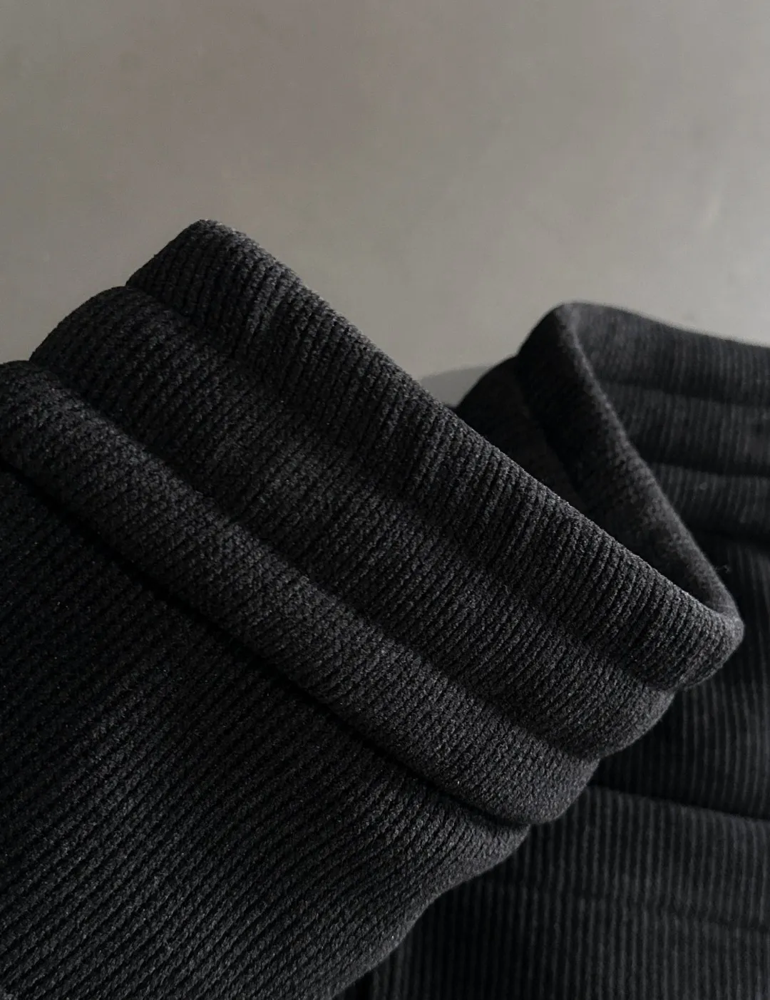 🅿️380 Next day shipping Dior 2025 new elastic band casual pants for early spring, plus velvet and thickening to keep warm. The custom-made fabrics at the counter are highly breathable and comfortable, with impeccable details and brand element design concepts, reflecting high quality. It feels delicate and soft! It presents a casual cut and the upper body shape is great! Size: M-4XL