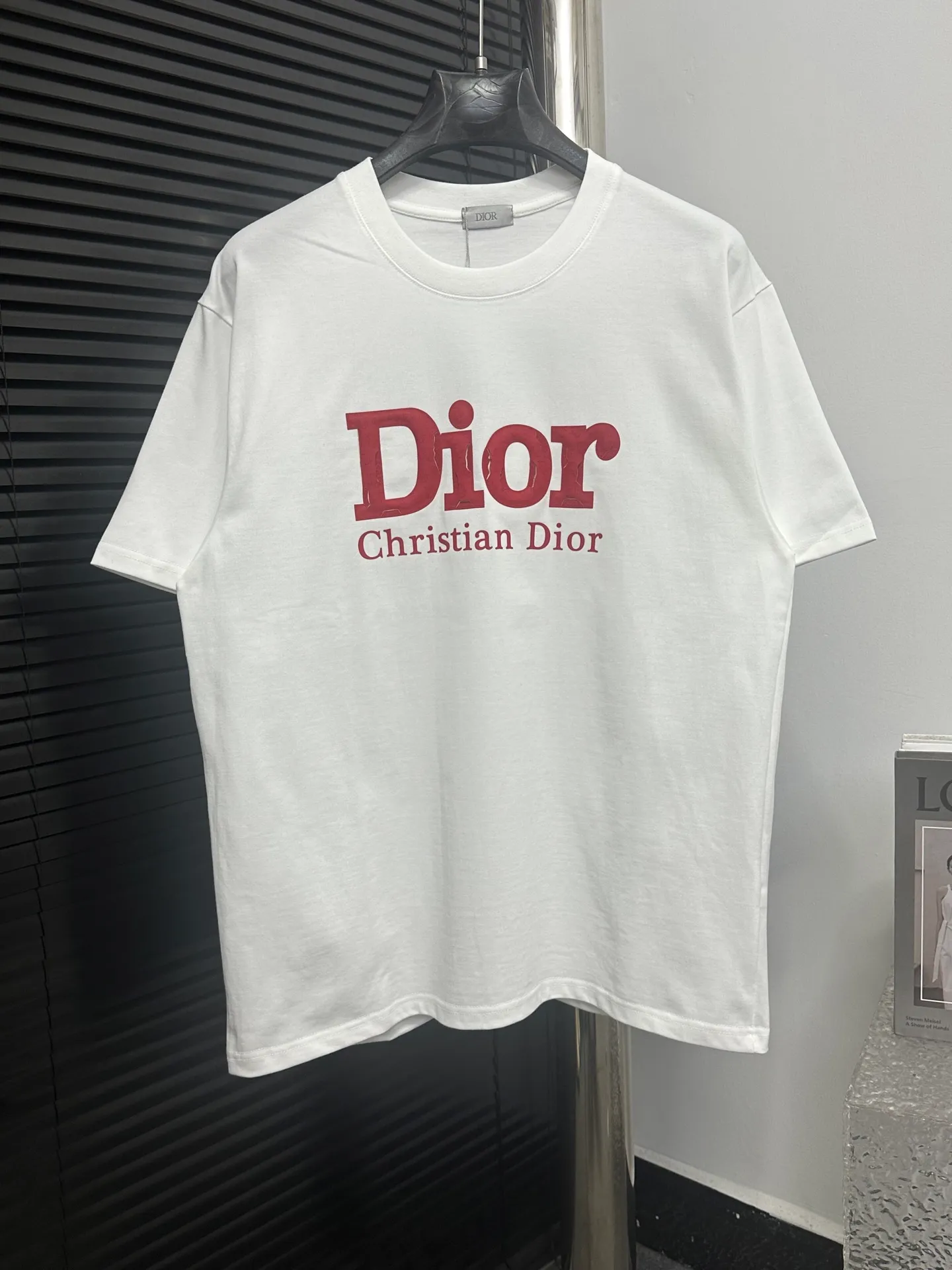 🅿️170 [dior] Dior 25ss letter burst sponge short sleeves. Customized 280g same vat dyed fabric. Very comfortable to the touch. The latest brick cabinet in spring and summer is fashionable and versatile. It is very suitable for both men and women. A must-have hangtag. Collar label. Washed wheat three labels are complete. Color: black white. Size: S-XL.