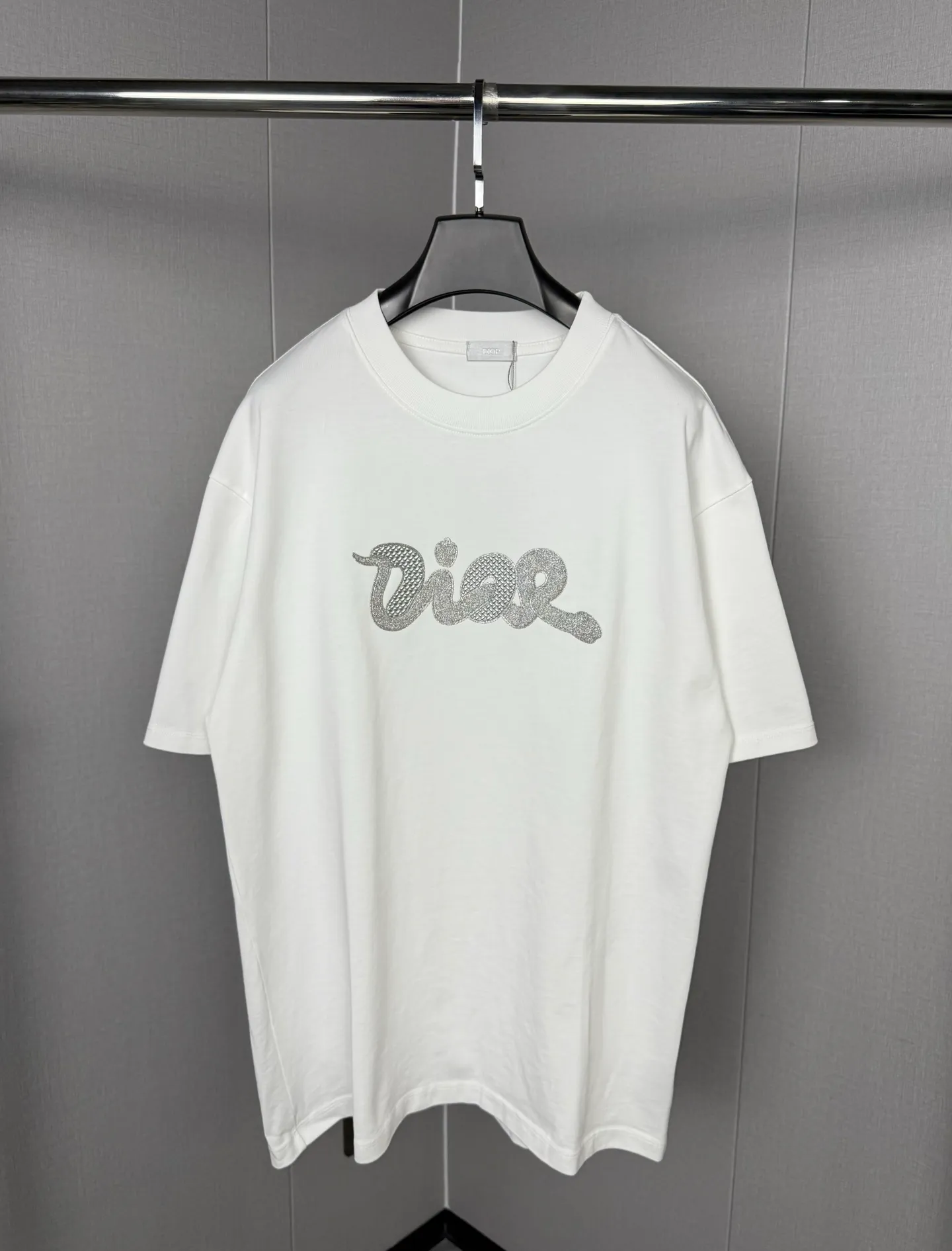 🅿️210 Dior 25ss New Year of the Snake round neck half-sleeved T-shirt 25 new style Year of the Snake classic pattern logo on the chest 320g high weight Three needle threading Washed pre-shrunk Loose version Same style for men and women Black and white 2 colors Size: S-XL