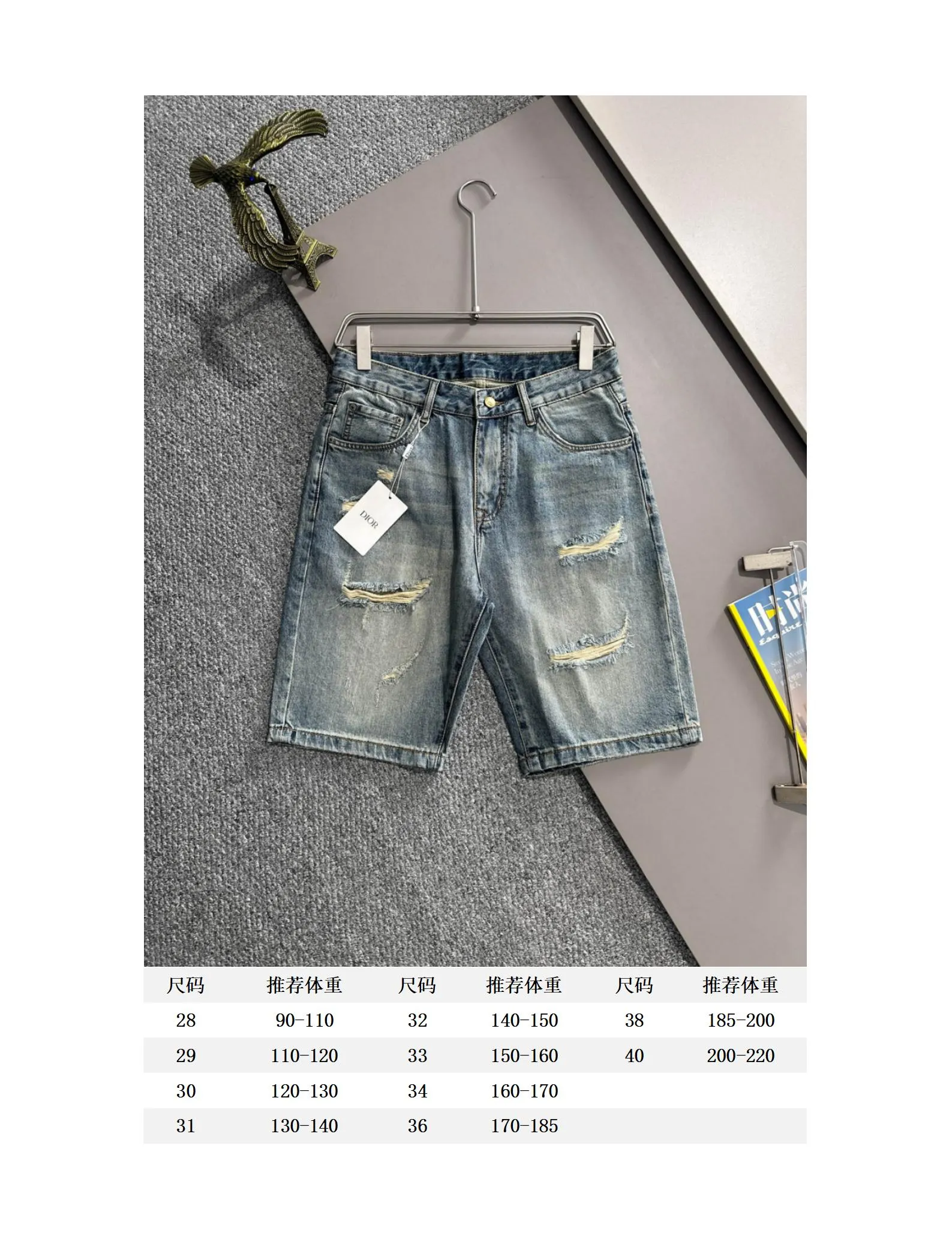 🅿️330 Dior 2025 summer new jeans denim shorts are produced using imported Japanese Denim plain cotton denim fabrics, complete with three standards. The top stone-washed process makes the texture reach the old taste of the 1980s. It is soft, delicate, comfortable and breathable. The color has a modern and fashionable vicissitudes. The upper body is versatile and fashionable! Light luxury, a must-have item for daily commuting! Code number: 28-40 (please state your height and weight when placing an order)