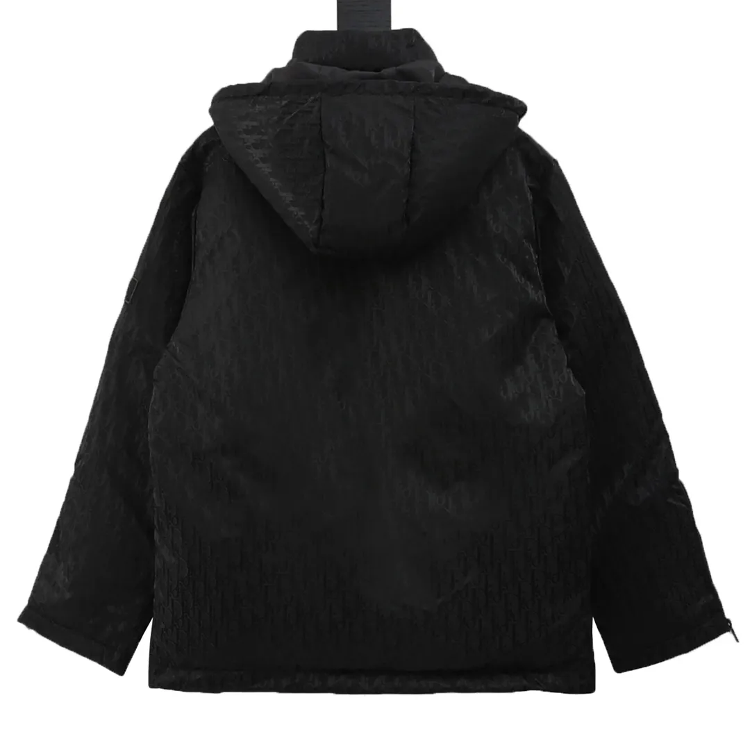 🅿️760 DIOR/Dior full-print jacquard LOGO hooded down jacket. Different from the market version, the original zipper is made exclusively from the mold. It is not easy to rust after being stored for a long time after washing. The "Dior" letters on the small buttons on the pockets are clearly visible. The fabric letters are printed using a discharge printing process, which is to change the original color of the yarn to white and gray. It is not the so-called printed or jacquard fabric on the market. The texture of the fabric is thick and stiff, and it is not the soft and thin material on the market. Pay attention to the distinction. The characteristics of the fabric are not easy to wrinkle. The dyeing yarn 100% restores the original color. An exclusive blockbuster item! Size：XS-L