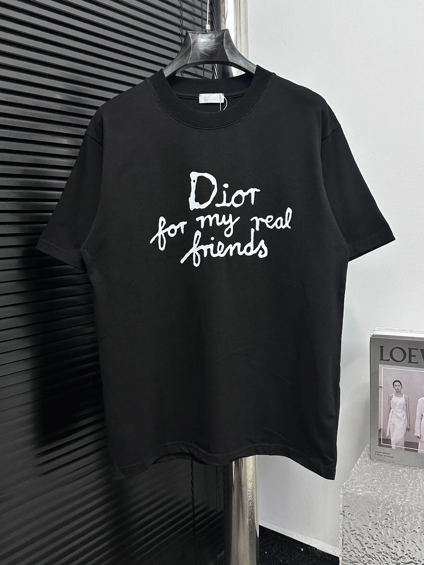 🅿️170 [Dior] Dior 25ss new letter short sleeves. Customized 280g same vat dyed fabric. Very comfortable to the touch. The latest brick cabinet in spring and summer is fashionable and versatile. It is very suitable for men and women. A must-have hangtag. Collar label. Washed wheat three labels are complete. Color: black white. Size: S-XL.