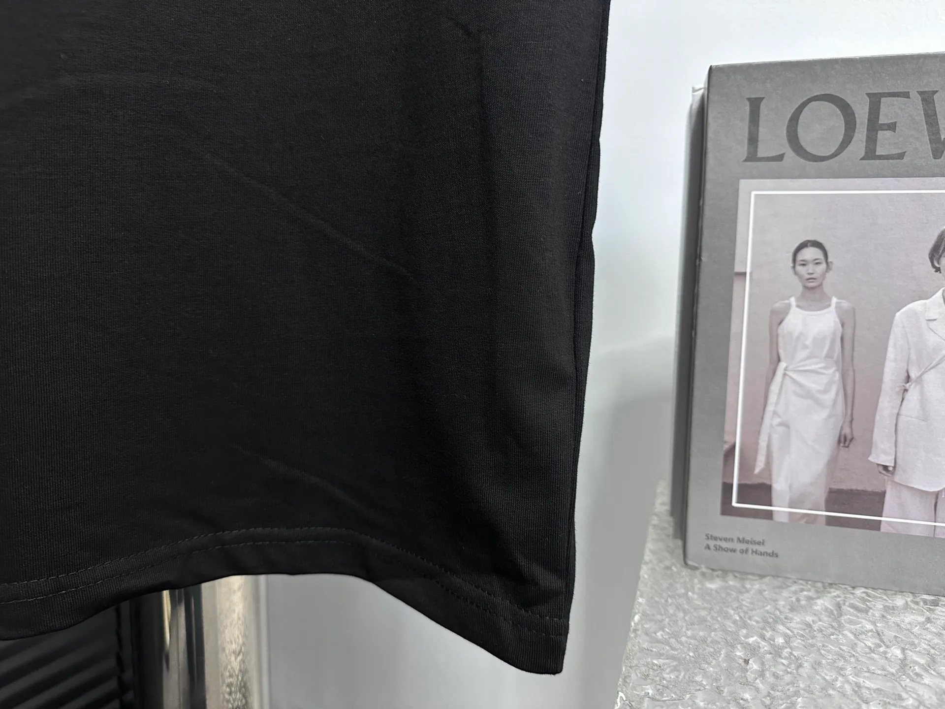 🅿️170 [Dior] Dior 25ss new letter short sleeves. Customized 280g same vat dyed fabric. Very comfortable to the touch. The latest brick cabinet in spring and summer is fashionable and versatile. It is very suitable for men and women. A must-have hangtag. Collar label. Washed wheat three labels are complete. Color: black white. Size: S-XL.