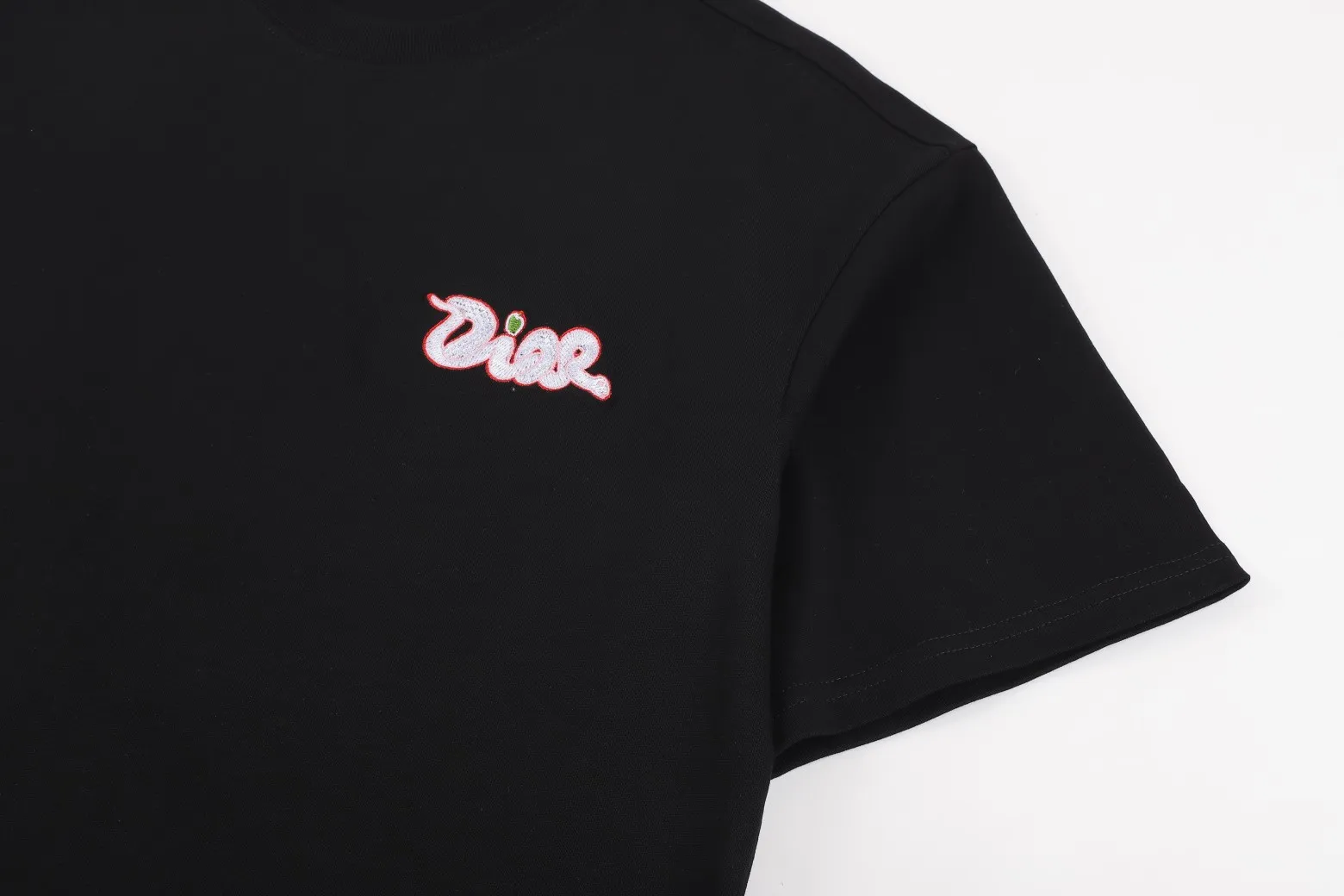 🅿️256 DIOR Di* 2025SS spring and summer new T-shirt. Made of 300 high gram weight pure cotton washed fabric. Three-dimensional 3D imported Tajima embroidery technology. Counter embroidery small logo. Original original logo. Details are in place💯 Color: black white Size: S-XL