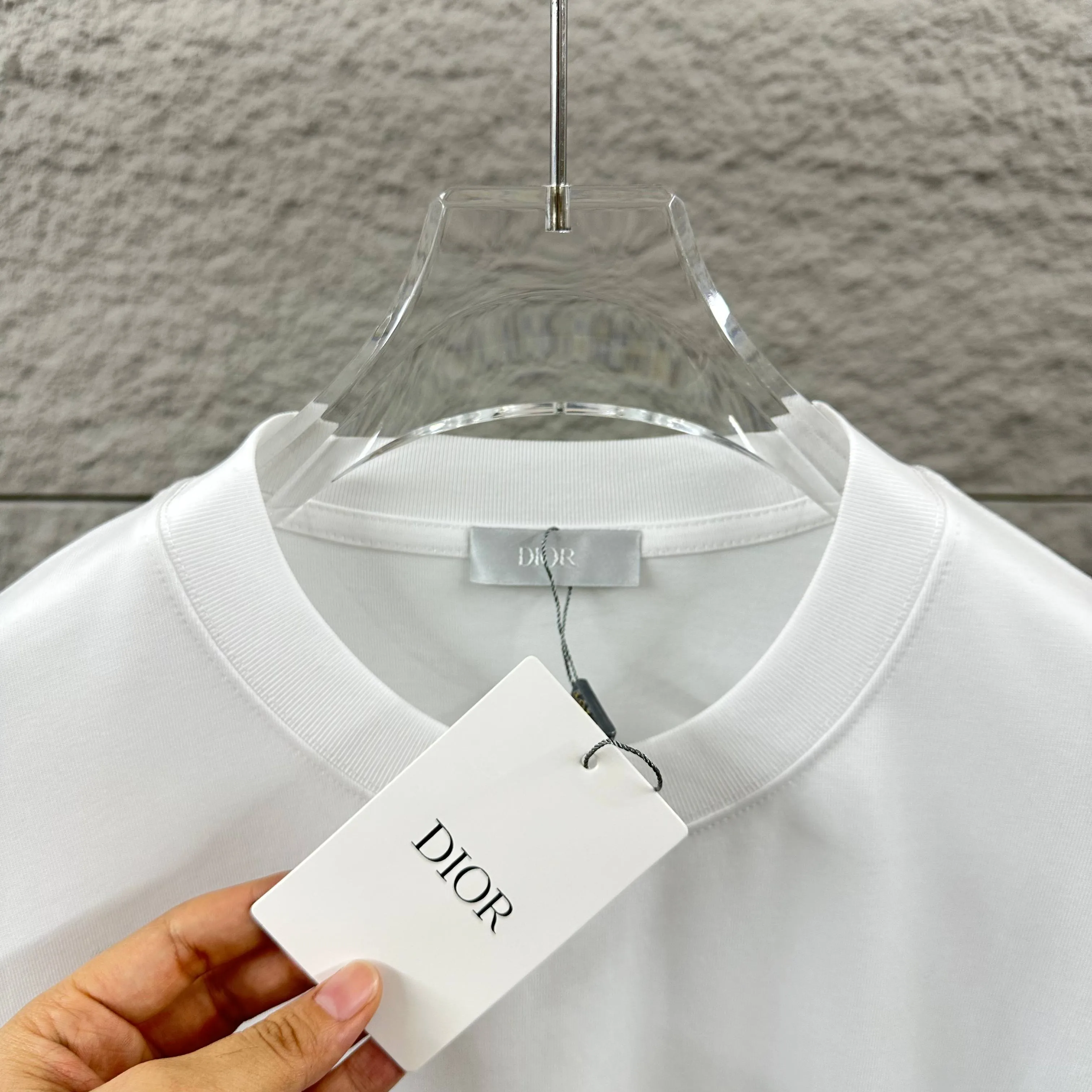 🅿️180 Dio* Christian Dior 2025 spring and summer new style Classic letters with fine glitter silver three-dimensional silicone technology Simple and elegant Customized double yarn plain cotton fabric Short-sleeved T-shirt Unisex Color: Black White Size: S (90-130 catties) M (120-150 catties) L (140-165 catties) XL (160-180 catties) XXL (180-210 pounds)