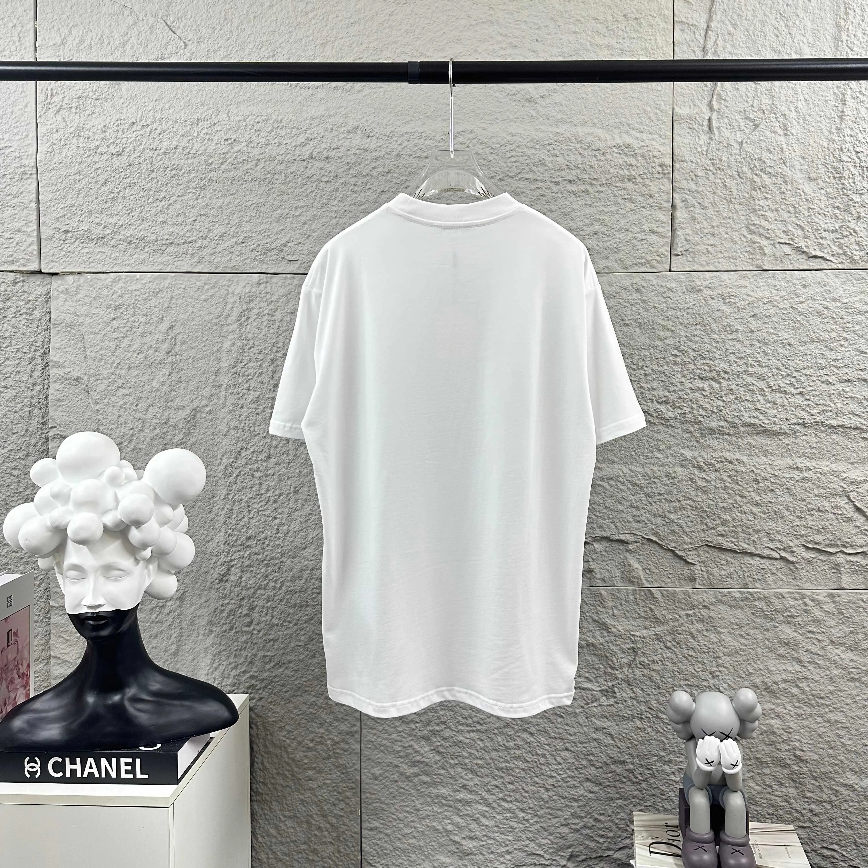 🅿️180 Dio* Christian Dior 2025 spring and summer new style Classic letters with fine glitter silver three-dimensional silicone technology Simple and elegant Customized double yarn plain cotton fabric Short-sleeved T-shirt Unisex Color: Black White Size: S (90-130 catties) M (120-150 catties) L (140-165 catties) XL (160-180 catties) XXL (180-210 pounds)