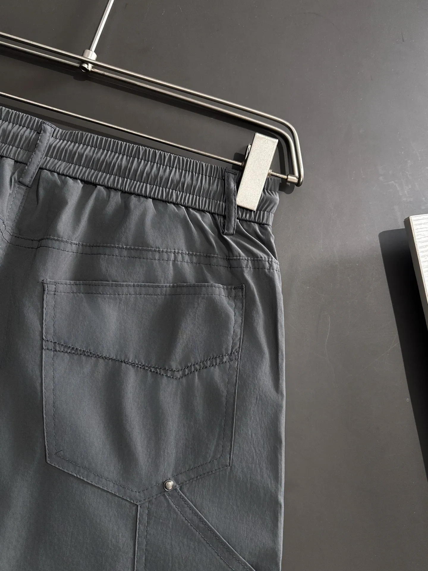 🅿️380 next day shipping Dior 2025 spring and summer new elastic band casual pants, thin counter custom fabrics, high breathability and comfort, impeccable details, brand element design concept, reflecting high quality. It feels delicate and soft! It presents a casual cut and the upper body shape is great! Size: M-4XL
