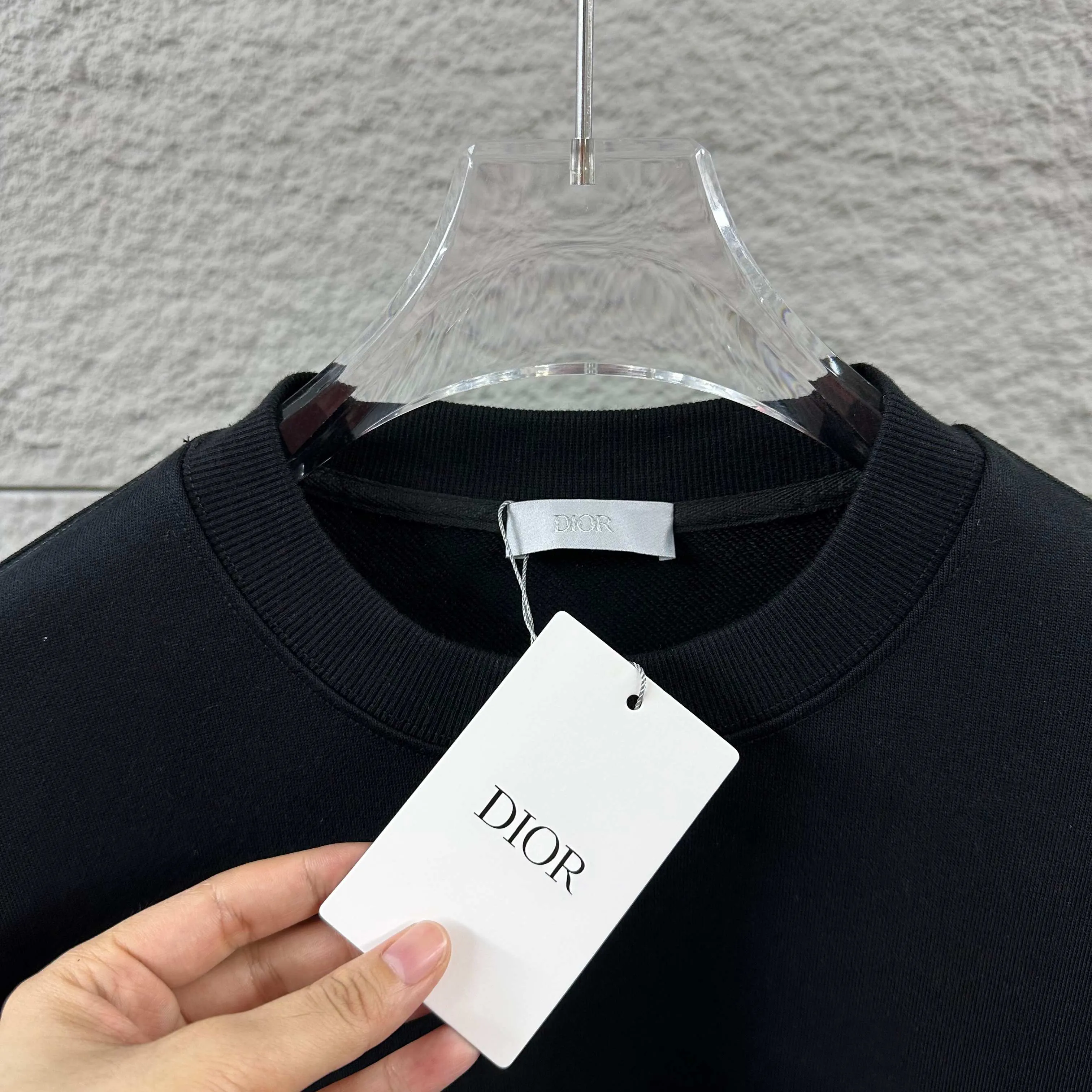 🅿️250 Dio* Christian Dior 2025 early autumn and winter new style Classic black and white letters simple embroidery, simple and elegant Customized terry fabric Long-sleeved round neck sweatshirt Same style for men and women Color: black white Size: S (90-130 pounds) M (120-150 pounds) L (140-165 pounds) XL (160-180 pounds) XXL (180-210 pounds)