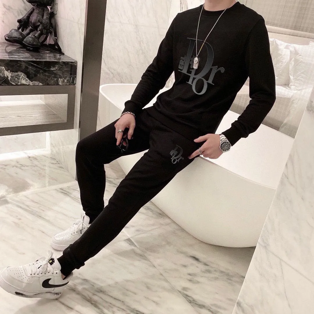 🅿️380 [DIOR Dior] (Fat Man’s Gospel) hot-selling suit is coming. Focus on the original version of the official website. 2025 new hot-selling sweatshirt suit. The original order is the best product. 🇭🇰The meticulous work of top designers is dedicated to a fitting and perfect upper body effect. All-natural high-quality Roman cotton 100%, close-fitting comfort, noble and elegant! Original hardware embodies elegance and nobility! Counter size: M-5XL (maximum wear up to 220 pounds)