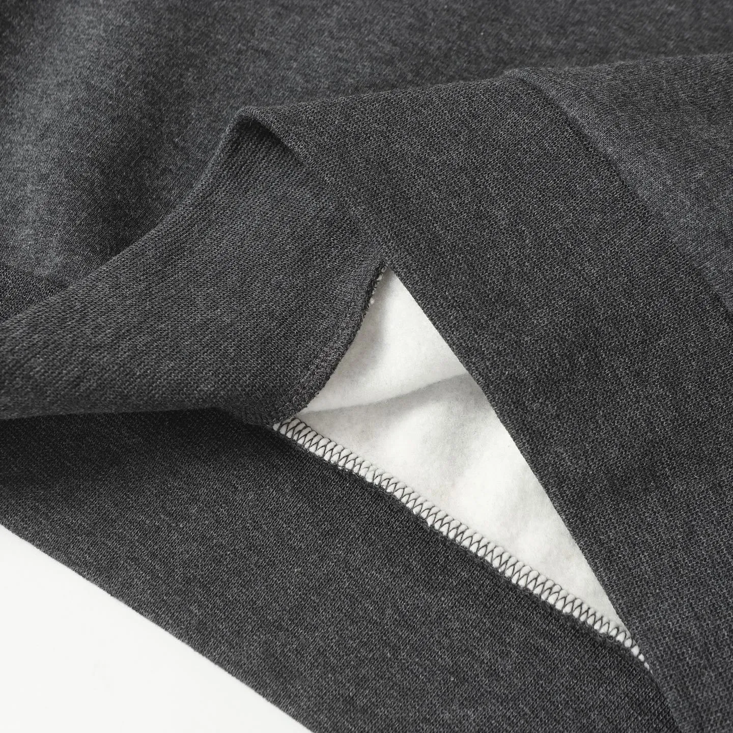 🅿️400 DIOR/Dior 25ss new half-zip sweatshirt, dark gray cotton fleece fabric, CD Icon embroidery, this CD Icon half-zip sweatshirt injects modern style into classic items. Crafted from dark gray cotton fleece in an oversized fit, it features a debossed CD icon embroidered on the chest. Zip collar to pair with this season's jeans for a distinctly modern look Size: S.M.L.XL