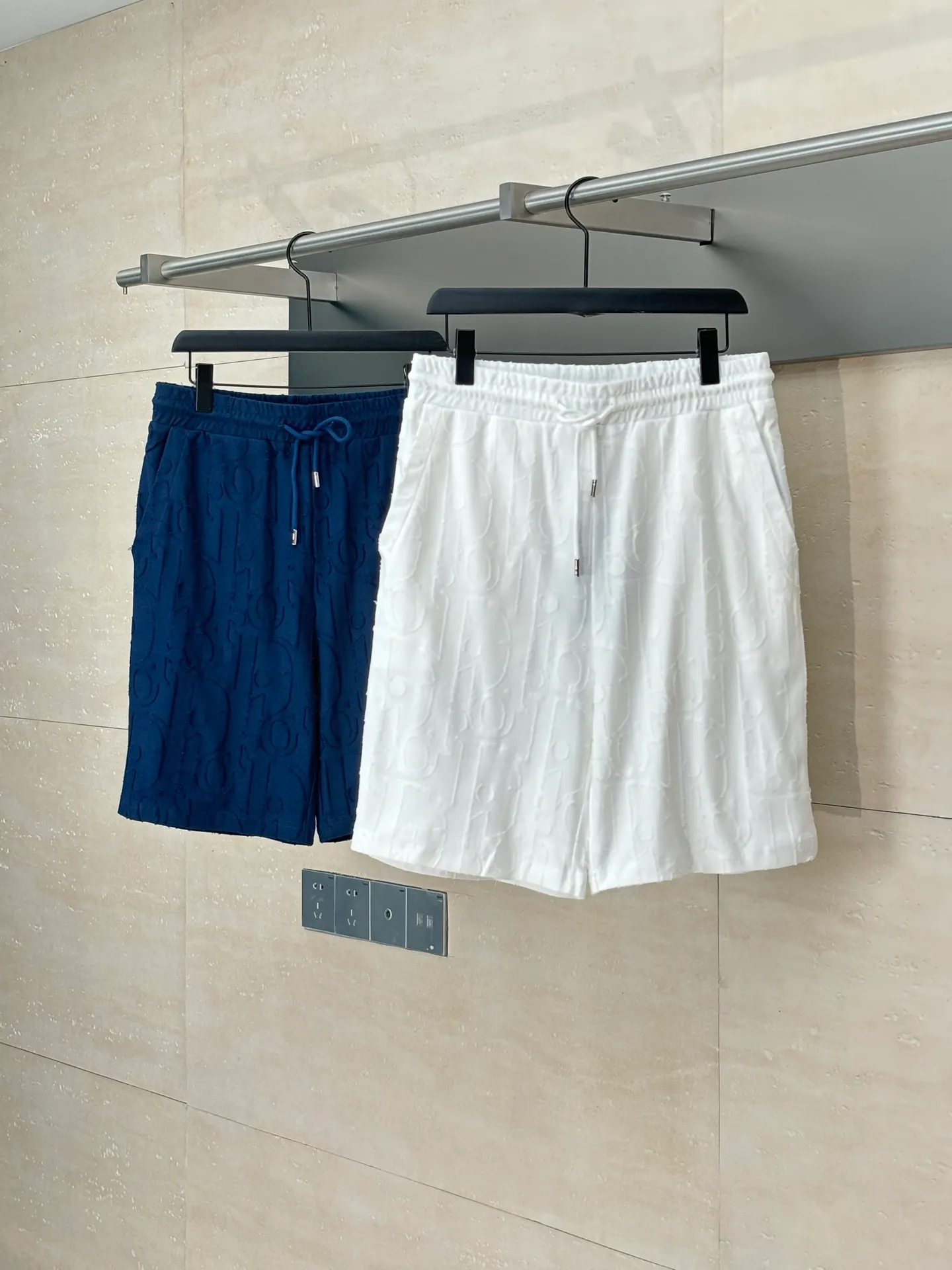 🅿️360 Dio*/Dior dark grain sheared jacquard shorts are carefully made of navy blue cotton jersey fabric and decorated with an Oblique print design with cut-thread jacquard technology. Add a casual touch.  Size：S/M/L/XL