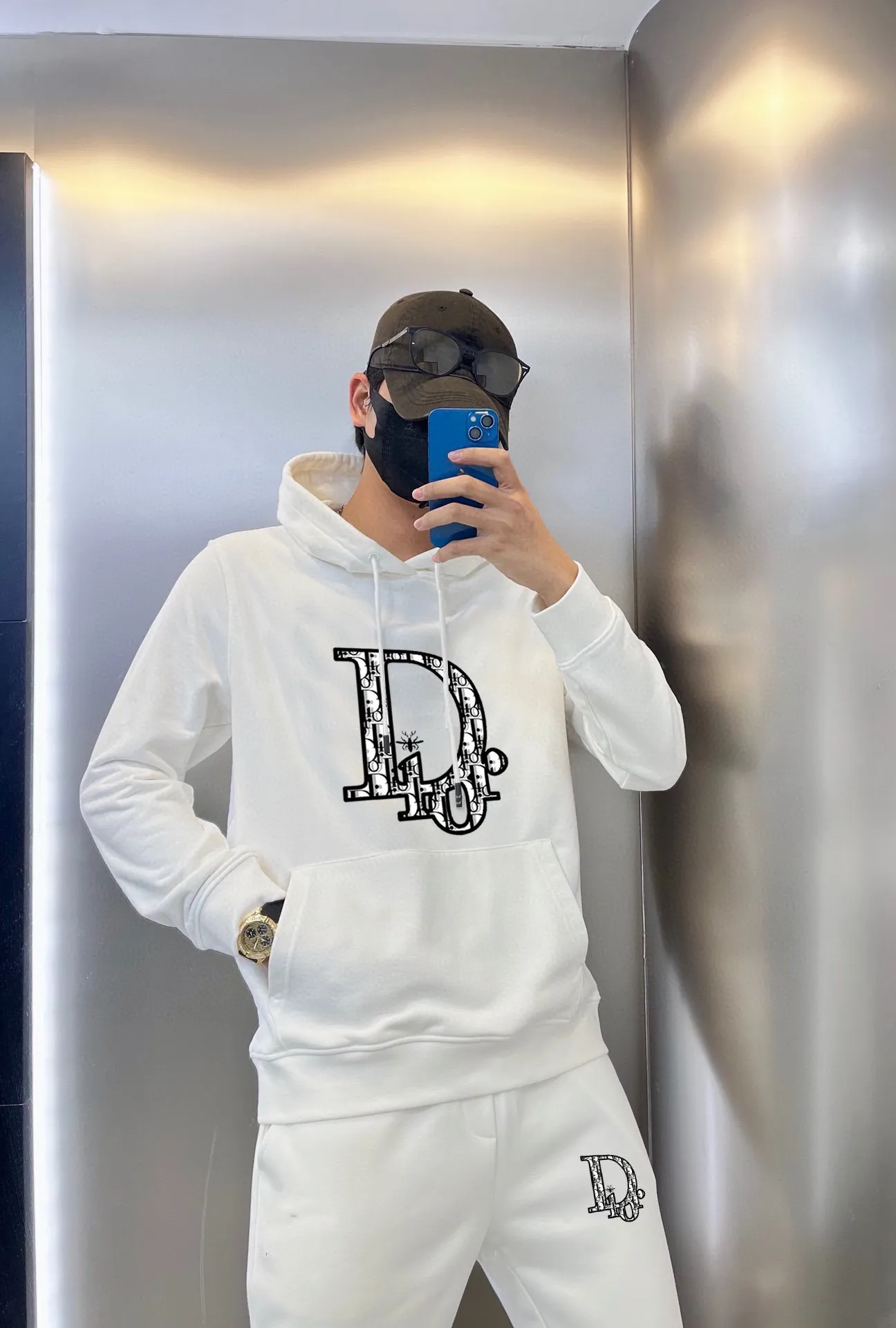 🅿️400 [DIOR Dior] (Fat Man Gospel) hot-selling suit is coming. Focus on the original version of the official website. 2025 new hot-selling cardigan sweater suit. The original order is the best product. 🇭🇰The meticulous work of top designers is dedicated to a fitting and perfect upper body effect. All-natural high-quality Roman cotton 100%, close-fitting comfort, noble and elegant! Original hardware embodies elegance and nobility! Counter size: M-5XL (maximum wear up to 220 pounds)