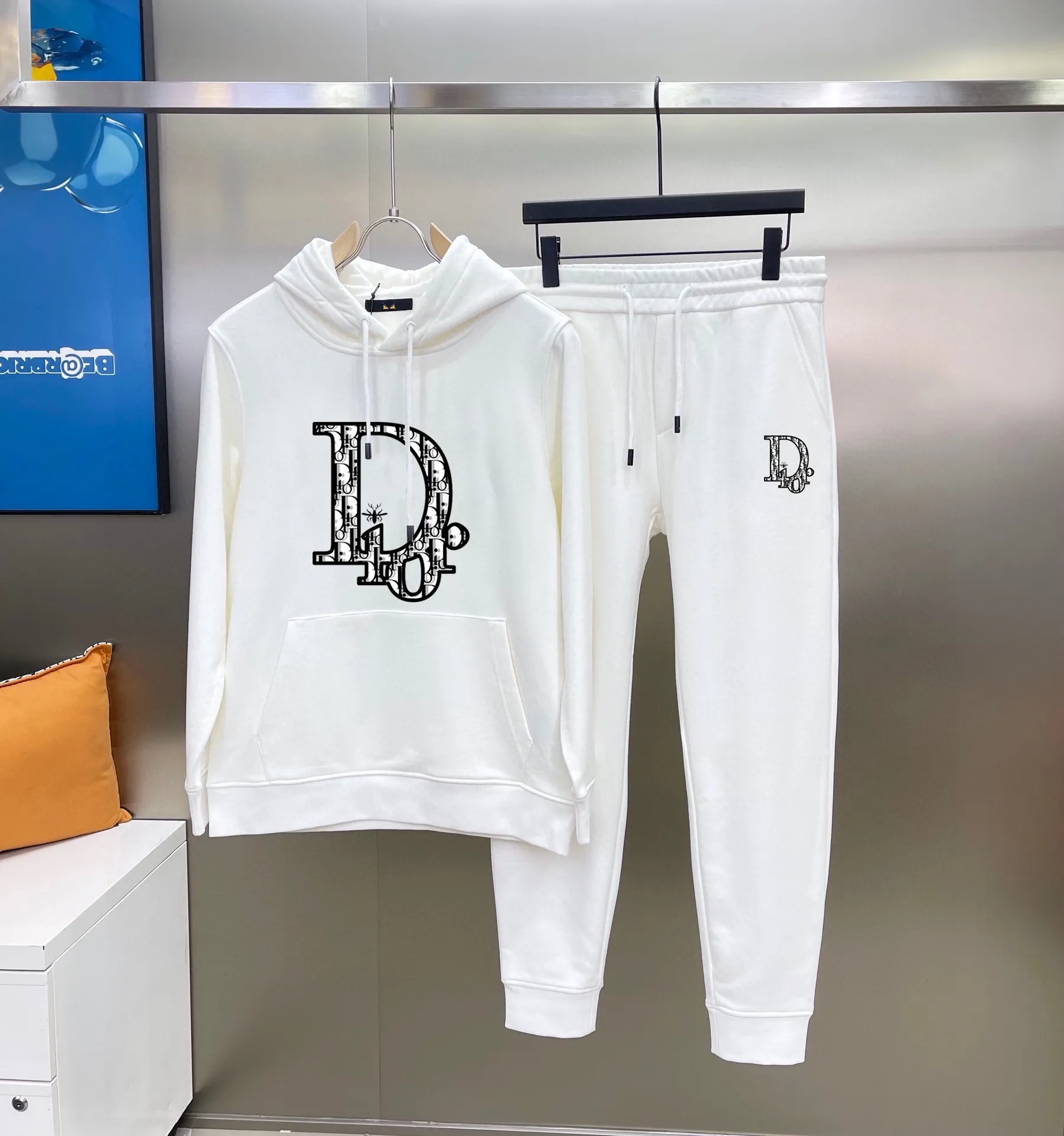 🅿️400 [DIOR Dior] (Fat Man Gospel) hot-selling suit is coming. Focus on the original version of the official website. 2025 new hot-selling cardigan sweater suit. The original order is the best product. 🇭🇰The meticulous work of top designers is dedicated to a fitting and perfect upper body effect. All-natural high-quality Roman cotton 100%, close-fitting comfort, noble and elegant! Original hardware embodies elegance and nobility! Counter size: M-5XL (maximum wear up to 220 pounds)