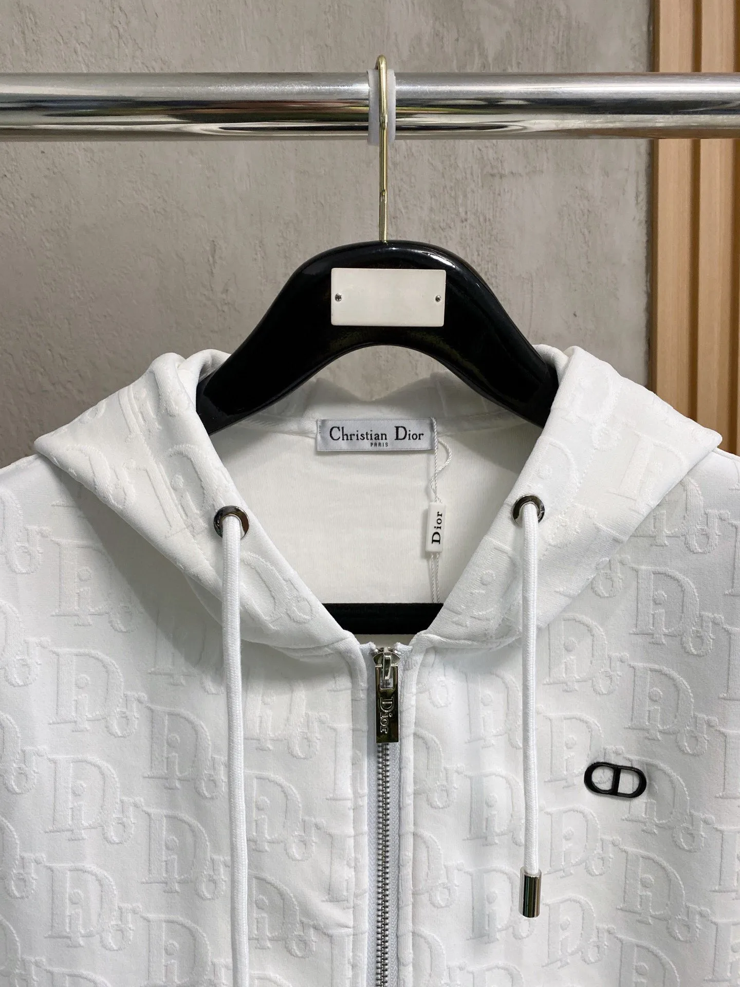 🅿️720 [DIOR Dior] Hot-selling suit is coming. Focus on the original version of the official website. 2025 new hot-selling cardigan and sweatshirt suit. The original order is the best 🇭🇰. It is the meticulous work of top designers for a fitting and perfect upper body effect. All-natural high-quality Tencel Roman cotton 100%, close-fitting comfort, noble and elegant! Original hardware embodies elegance and nobility! Counter size: M-3XL (maximum wear up to 190 pounds)