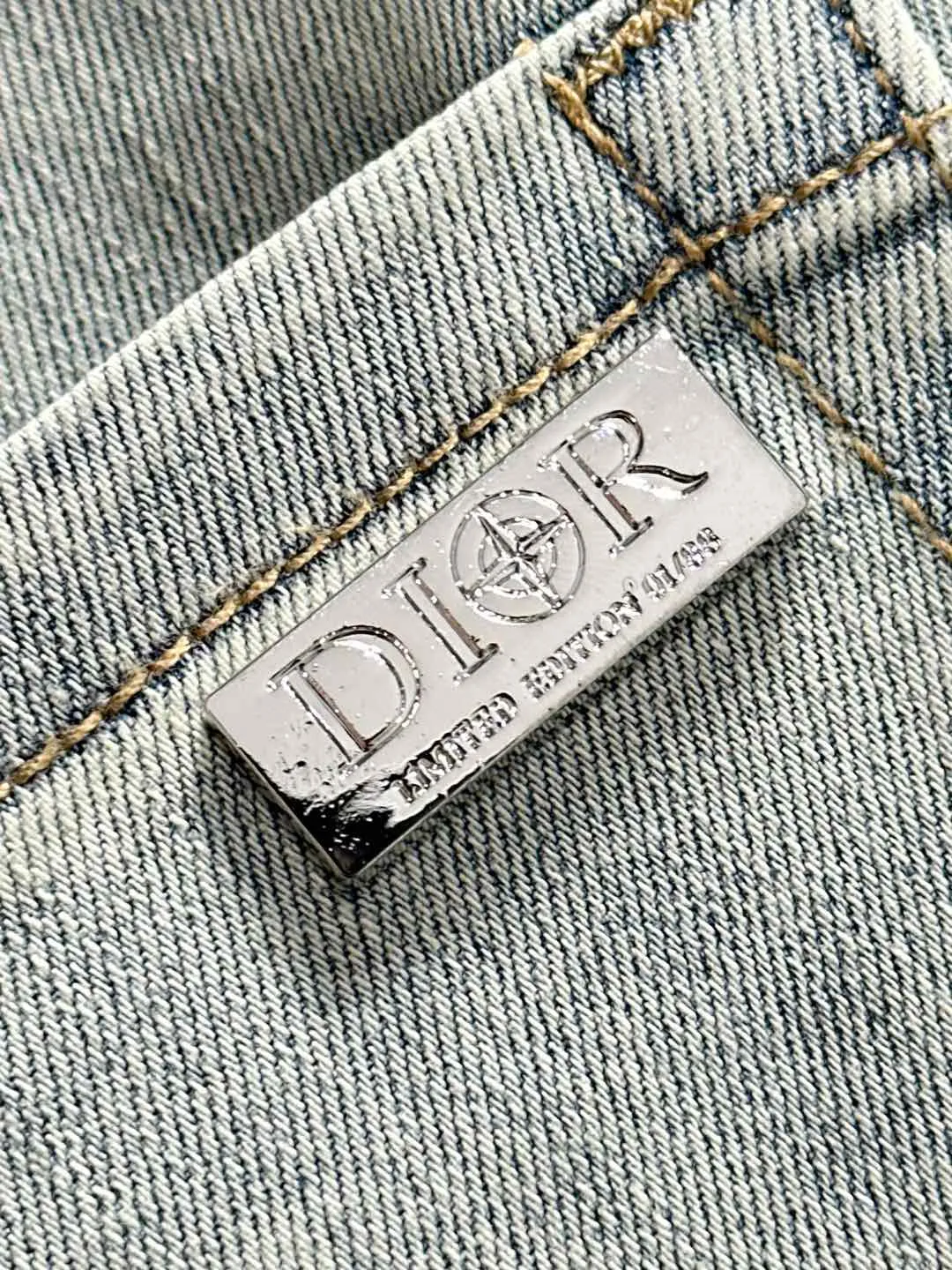 🅿️400 Dior 2025 summer slim jeans trousers, woven from imported Japanese Denim plain cotton denim fabric, complete with three standards, simple yet elegant, soft, delicate and comfortable, versatile and fashionable upper body! Light luxury, a must-have item for daily commuting! 8832 code number: 28-38 (please state your height and weight when placing an order)