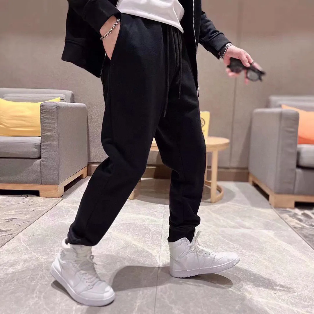 🅿️460 brand [DIOR Dior] (velvet and thickened) 2025 autumn and winter new product, celebrities' favorite fashion-flavored casual suit, clean and neat tailoring, full of urban style. Made of high-quality customized fabrics, the inner warmth is excellent, the hand feels soft and dry, and the upper body effect is crisp and stylish. The three-dimensional cutting process and the pattern are all of high standards, and the silhouette version has the right benefits! It is not tight at all, and you feel good when you put it on. So many top-quality raw materials create high-end products with unparalleled value. It is the first choice for high-end fashion people. (Size: M-4XL can wear up to 200 pounds)