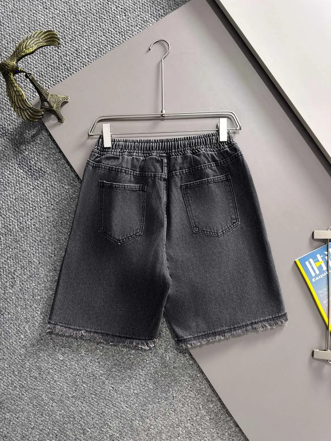 🅿️330 Dior's 2025 summer new jeans denim shorts are produced using imported Japanese Denim plain cotton denim fabrics, complete with three standards, and the top stonewashing process makes the texture reach the old taste of the 1980s, soft, delicate, comfortable and breathable.
