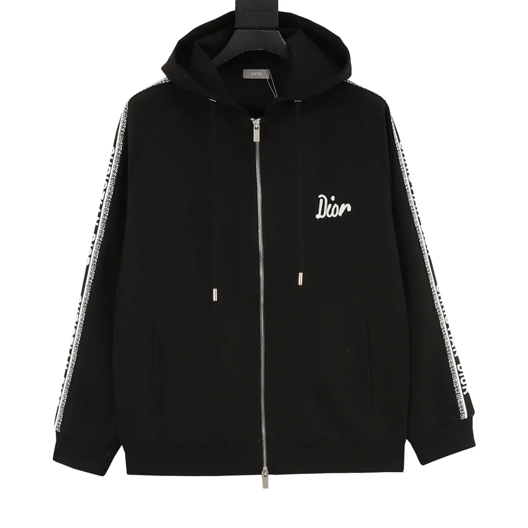 🅿️540 Dior/Dior 25Fw arm webbing zipper jacket. Distinguish the market currency. It is the same style for men and women, with a new aesthetically inspired and interesting design. The channel is of high quality. It makes the overall design more elegant and fashionable. It is the hottest series this summer and is sought after by countless celebrities and fashionistas. The neat details of the cutting process add color to the playful fashion! The neat and meticulous design, and the well-fitting structure is unique. The upper body not only has outstanding recognition, but also looks younger and younger. A style that has the ultimate wearing meaning and performance, with gorgeous color combinations, the craftsmanship of this style must be extremely extraordinary, and the upper body comfort is definitely strong enough, which is also a manifestation of the essence of luxury! It is soft and thin, feels extremely alluring, and has very strong breathability. It is especially suitable for spring and summer seasons. It is a comfortable and comfortable piece to wear. Moreover, the details and the craftsmanship of the webbing are perfect, giving it a more high-end feel!  Size：S-XL