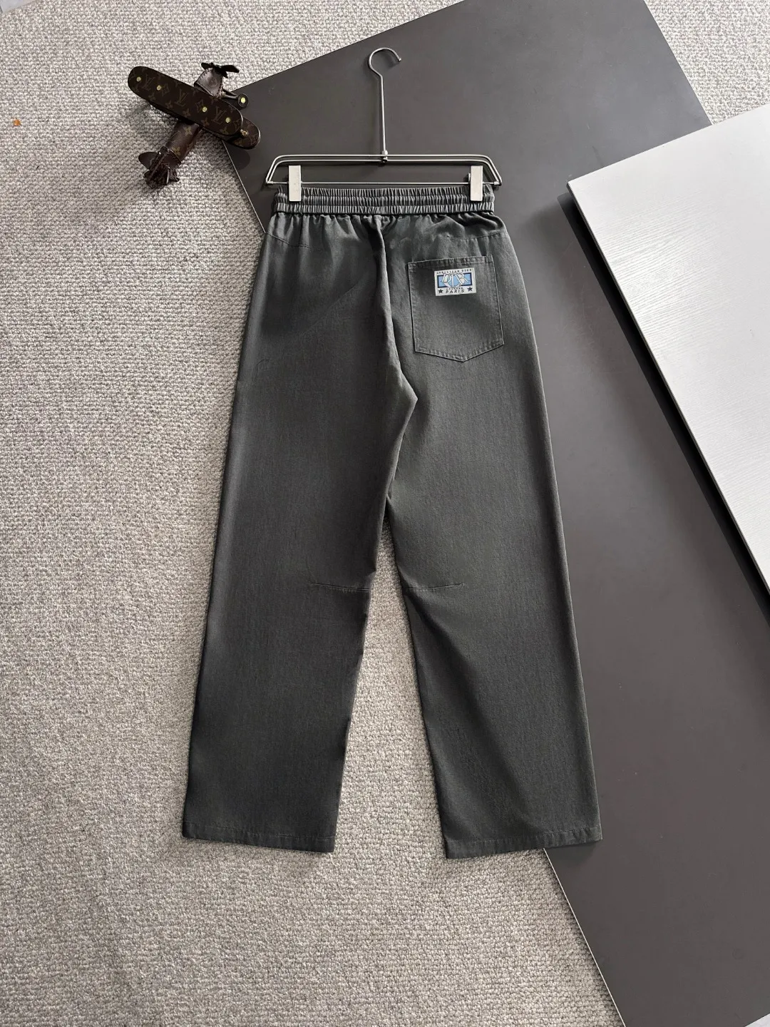🅿️400 next day shipping Dior 2025 spring and summer new elastic band casual pants, thin counter custom fabrics, high breathability and comfort, impeccable details, brand element design concept, reflecting high quality. It feels delicate and soft! It presents a casual cut and the upper body shape is great! Size: M-4XL