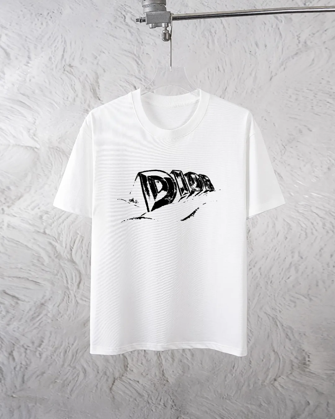 🅿️300 Dior Exclusively provides new trendy men’s fashionable round neck short-sleeved shorts suits, trendy and fashionable casual short-sleeved suits! It has high breathability and comfort, impeccable details, and brand element design concept, reflecting high quality. It presents a casual cut and the upper body shape is great! Material: 260g double yarn pure cotton short sleeves + 360g pure cotton terry shorts Size: S-XXL 🔥 (please state your height and weight when placing an order)