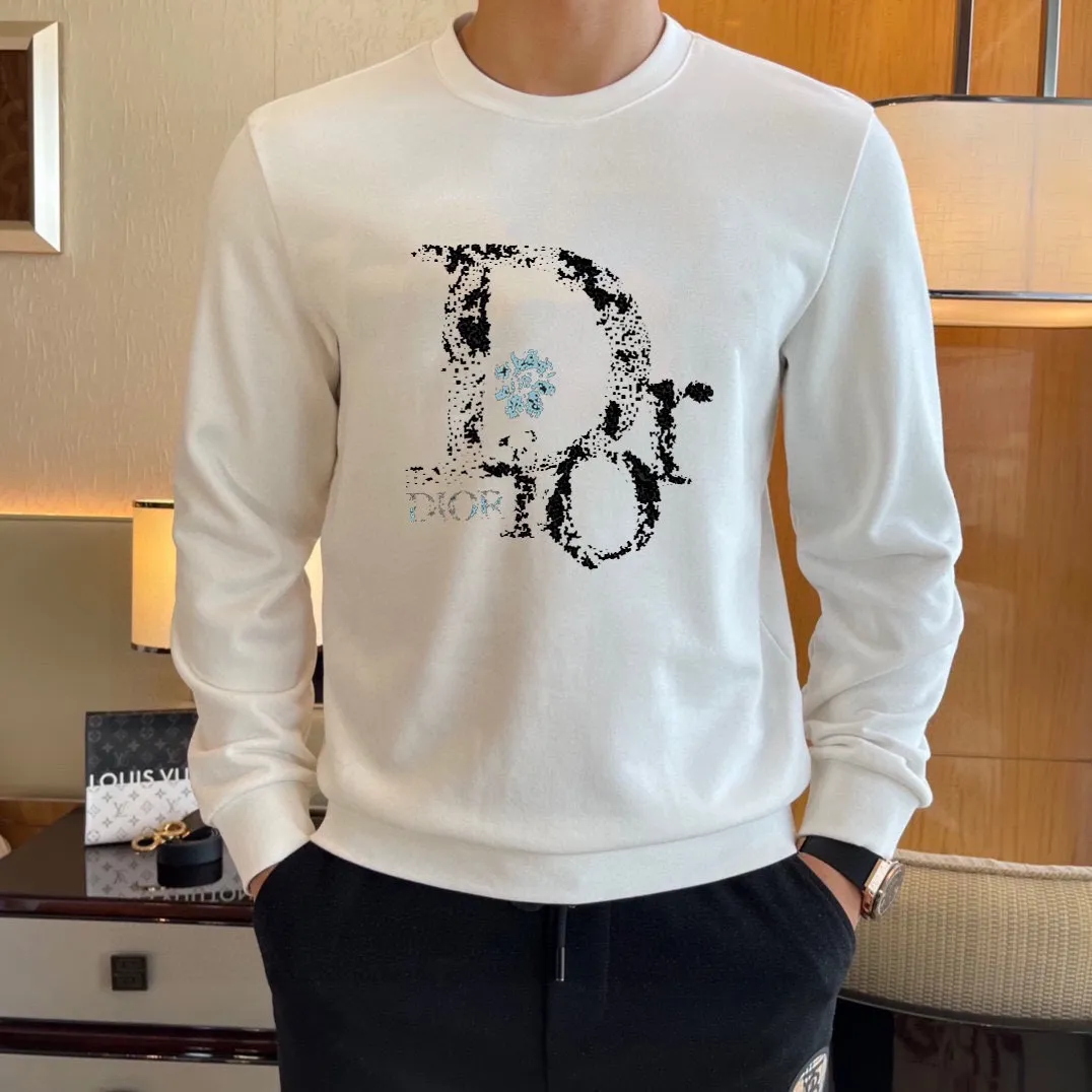 🅿️220 brand [DIOR Dior] (good news for fat people) 2025ss autumn latest long-sleeved round-neck sweatshirt, on sale simultaneously on the official website. Refreshing and breathable. Made of top Tencel Roman. Comfortable and soft. 3D three-dimensional clarity. Super fashion sense. Great for gifting and keeping for yourself. Size: M-5XL (can wear up to 220 pounds)