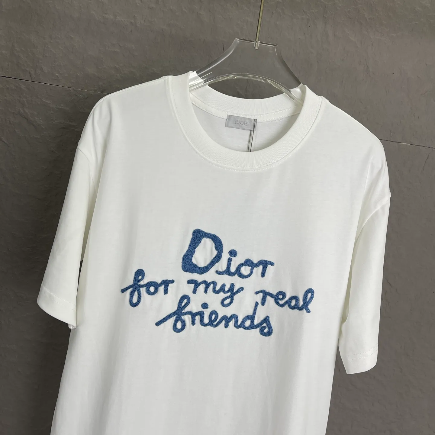 🅿️180 /A56 DIOR Dior fabric upgrade 300 high weight 2025ss embroidered ribbed letter round neck short sleeves Unisex T-shirt loose version, this T-shirt shows di0r from the di0r joint series for my real friends Logo, classic silhouette with ribbed crew neck, embroidery on the chest, burnt flower effect on the collar, sleeves and hem to enhance style, casual cut, can be paired with bottoms of the same season to create a fashionable look. Color: Black White Size: S-XL