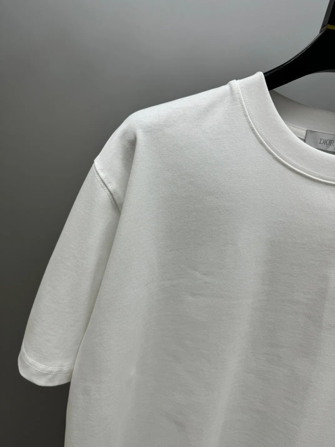 🅿️220 (top version, different currency) will not be taken off the shelves all year round, sell with confidence Style: Dior/DIO.R short-sleeved T-shirt Fabric: 300g heavy double yarn 100% cotton Rib: 320g heavy Sorona 1*1 trendy brand Craftsmanship: imported machine embroidered logo Color: white Imperial green Size: XS S M L No gender distinction, same style for men and women