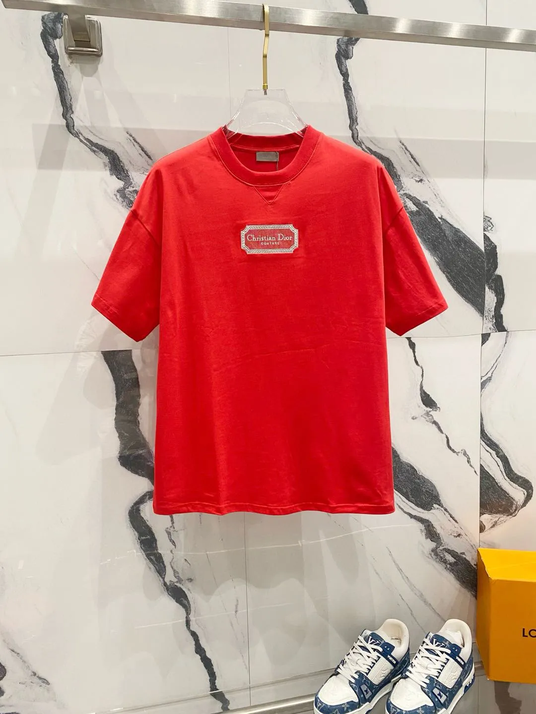 🅿️180 DIOR 260g round neck short-sleeved T-shirt, simple CD silver label letter embroidery🪡LOGO logo, official synchronization, high version, high quality, fashionable personality, versatile trend, pure original quality, original fabric, tag, collar label, washed wheat, three labels complete, color: black, apricot, red, khaki. Size: XS-L