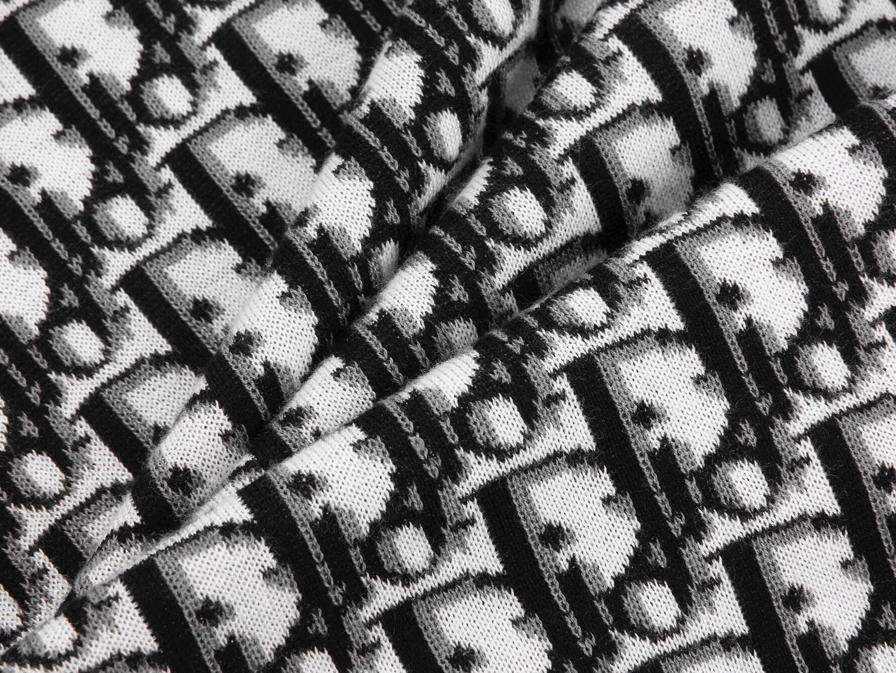 🅿️340 (ZP version) -Dior official website classic letter jacquard Tencel knitted short-sleeved Polo shirt, same style for men and women -Using ZP custom-dyed Tencel knitted fabric, threads are custom-dyed in the same cylinder with zero color difference, full set of accessories customized to distinguish the market currency, welcome to compare -Color Black White -Size S M L XL