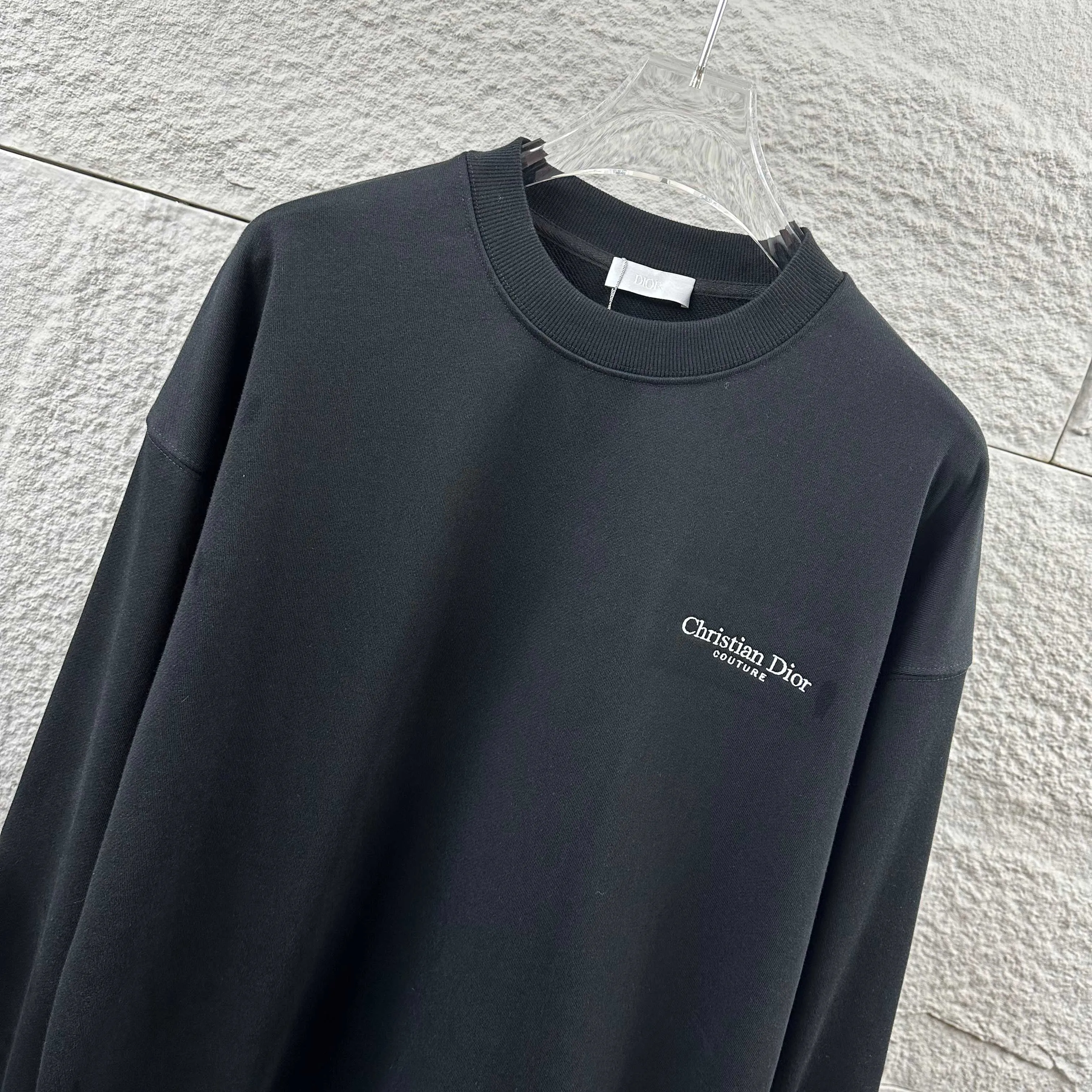 🅿️260 Dio* Christian Dior 2025 early autumn and winter new style, simple embroidery of classic letters, lily of the valley print on the back, simple and elegant, custom terry fabric, long-sleeved round neck sweatshirt, same style for men and women, color: black, white, size: S (90-130 pounds) M (120-150 pounds) L (140-165 pounds) XL (160-180 pounds) XXL (180-210 pounds)