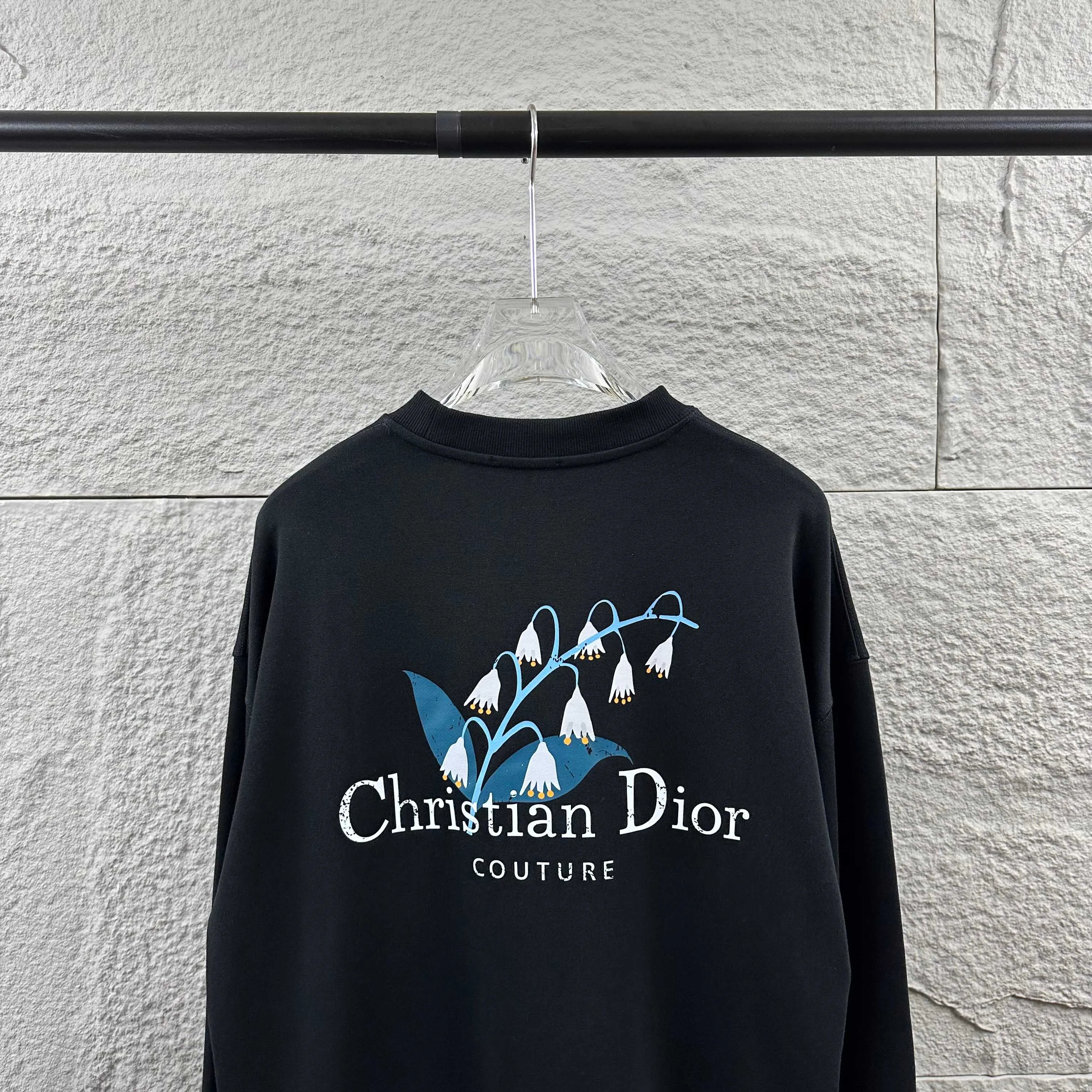 🅿️260 Dio* Christian Dior 2025 early autumn and winter new style, simple embroidery of classic letters, lily of the valley print on the back, simple and elegant, custom terry fabric, long-sleeved round neck sweatshirt, same style for men and women, color: black, white, size: S (90-130 pounds) M (120-150 pounds) L (140-165 pounds) XL (160-180 pounds) XXL (180-210 pounds)