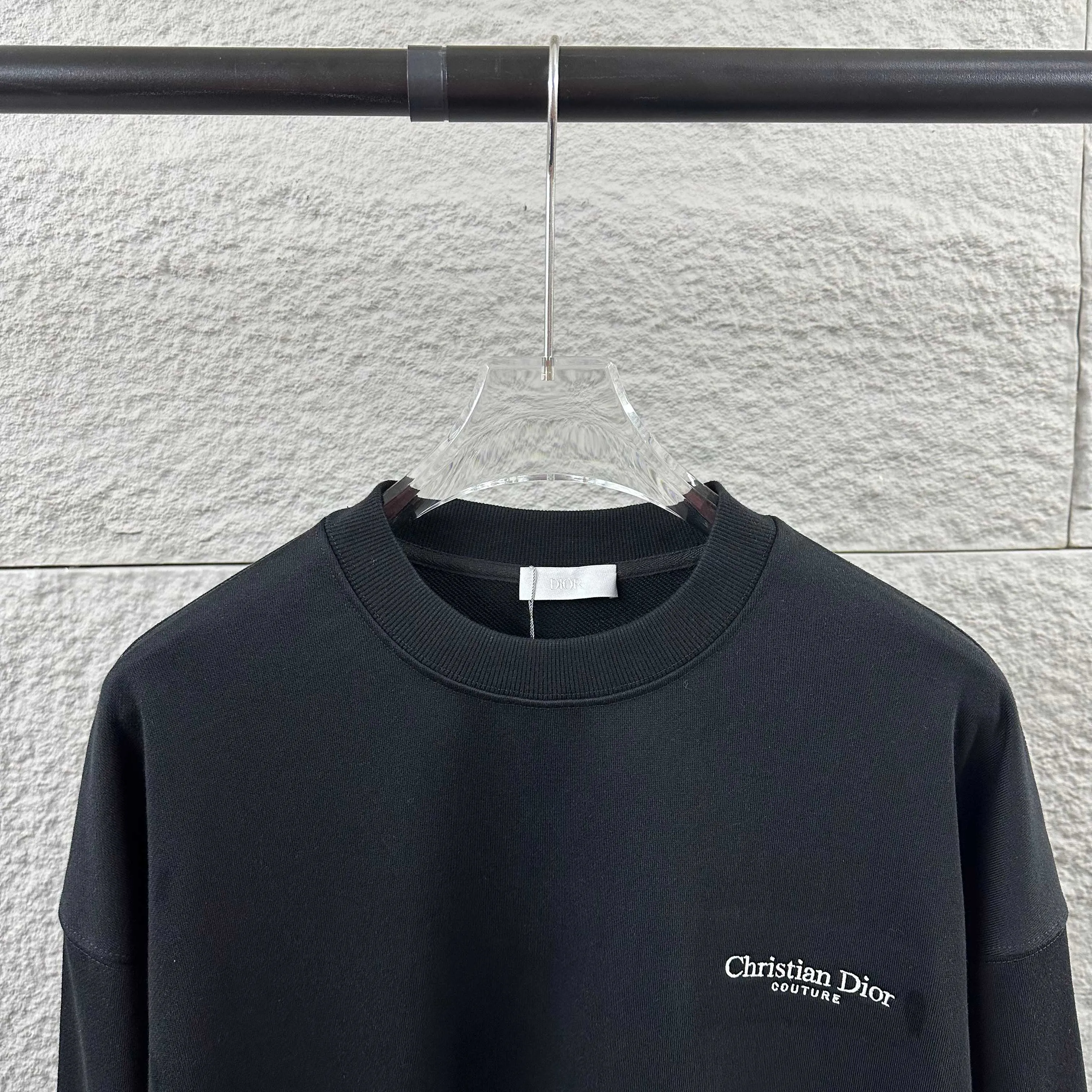 🅿️260 Dio* Christian Dior 2025 early autumn and winter new style, simple embroidery of classic letters, lily of the valley print on the back, simple and elegant, custom terry fabric, long-sleeved round neck sweatshirt, same style for men and women, color: black, white, size: S (90-130 pounds) M (120-150 pounds) L (140-165 pounds) XL (160-180 pounds) XXL (180-210 pounds)
