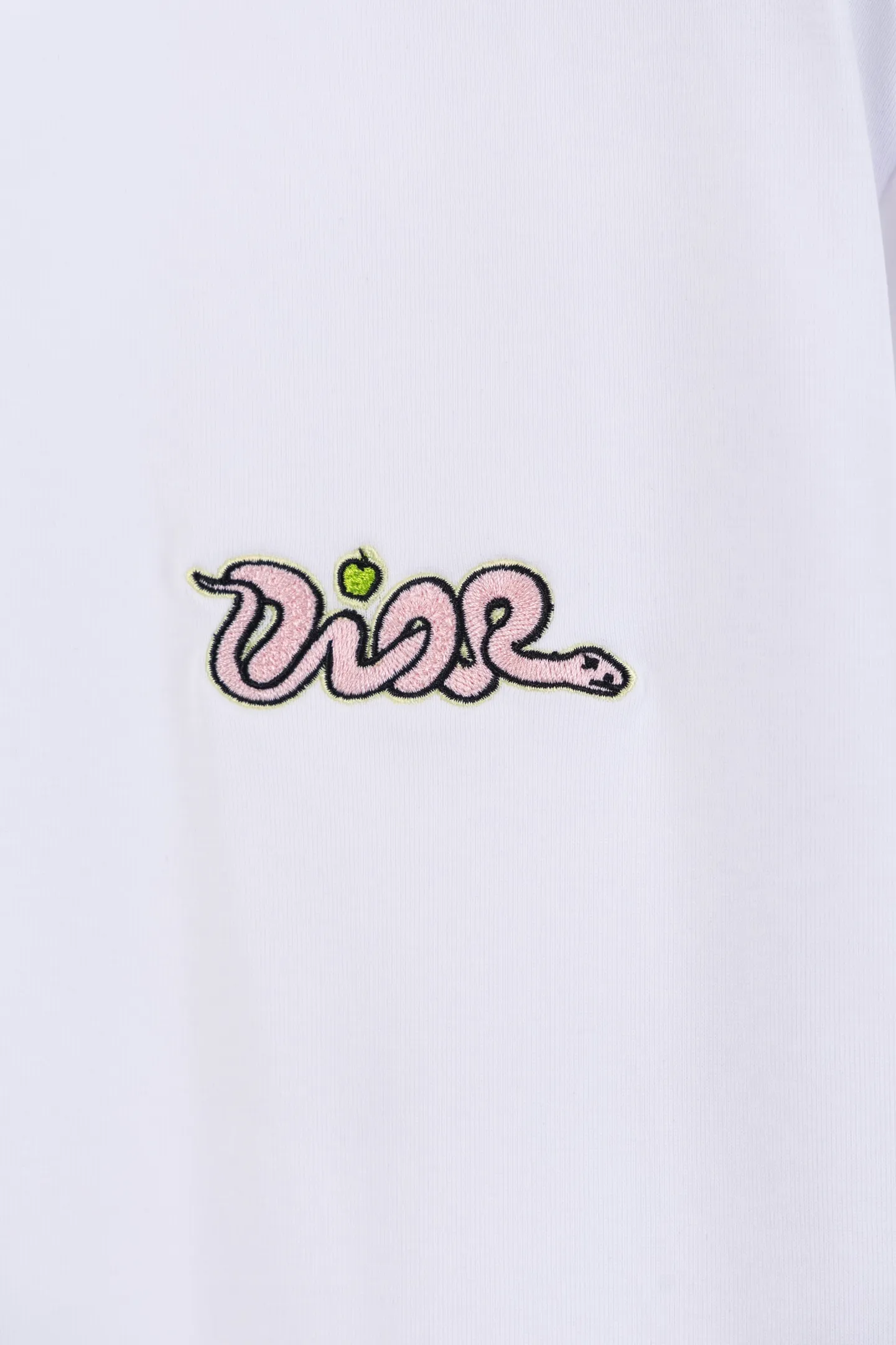 🅿️160 style number k8063 white background embroidery DIOR Dior Year of the Snake Apple‼ ️Short-sleeved T-shirt® is the same as the official website *Customized 280g cotton fabric, soft, skin-friendly and comfortable *Embroidered Year of the Snake letter logo on the front *A very simple and elegant one that is unparalleled in terms of upper body comfort, interpreting your luxury and taste, and creating your fashionable style and charm. ⚠️Washing method: It is recommended to dry clean or wrap the reverse side in a laundry bag and machine wash it quickly in cold water and let it dry naturally! ⚠️Same style for men and women 𝐂𝐎𝐋𝐎𝐔𝐑: white black 𝐒𝐈𝐙𝐄 XS S M L