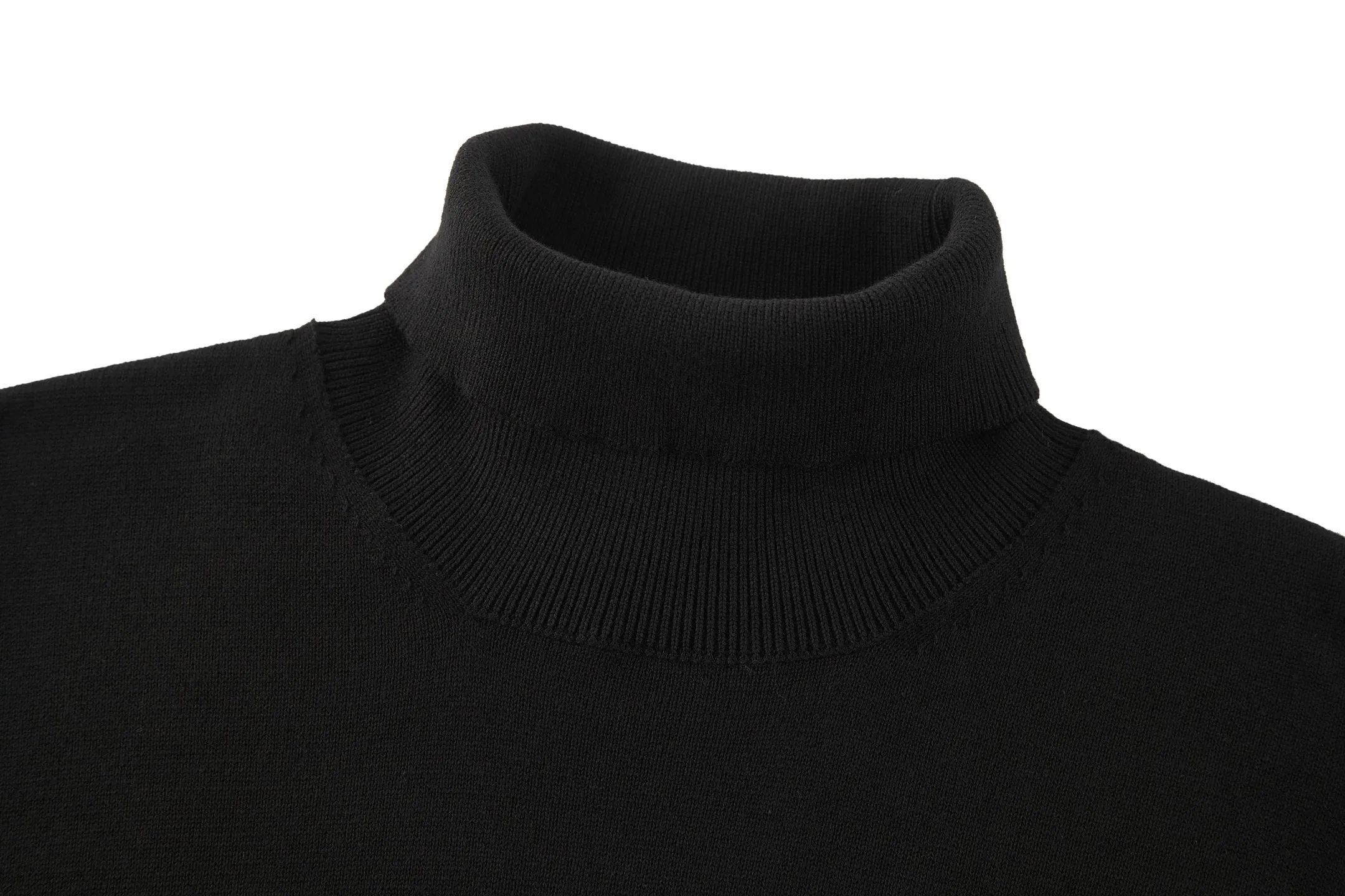 🅿️460 [Exclusive supply] CD Little Bee embroidered turtleneck bottoming sweater. The original version was purchased and developed by 6347. The fabric is made of 75% cashmere and 25% cotton. The upper body of this type of garment has a certain warmth-keeping effect and a soft feeling on the upper body. The embroidery uses 3D three-dimensional embroidery, and the embroidery effect is perfectly restored by imported machines. The color and size are consistent with the original version. This CD sweater is a new take on a classic piece. Crafted from black cashmere jersey, it's uniquely embroidered with a 3D Bee logo embroidered on the front. Designed with a high collar and regular fit, it can be easily worn with tailored trousers for a stylish look. Size:S-M-L-XL