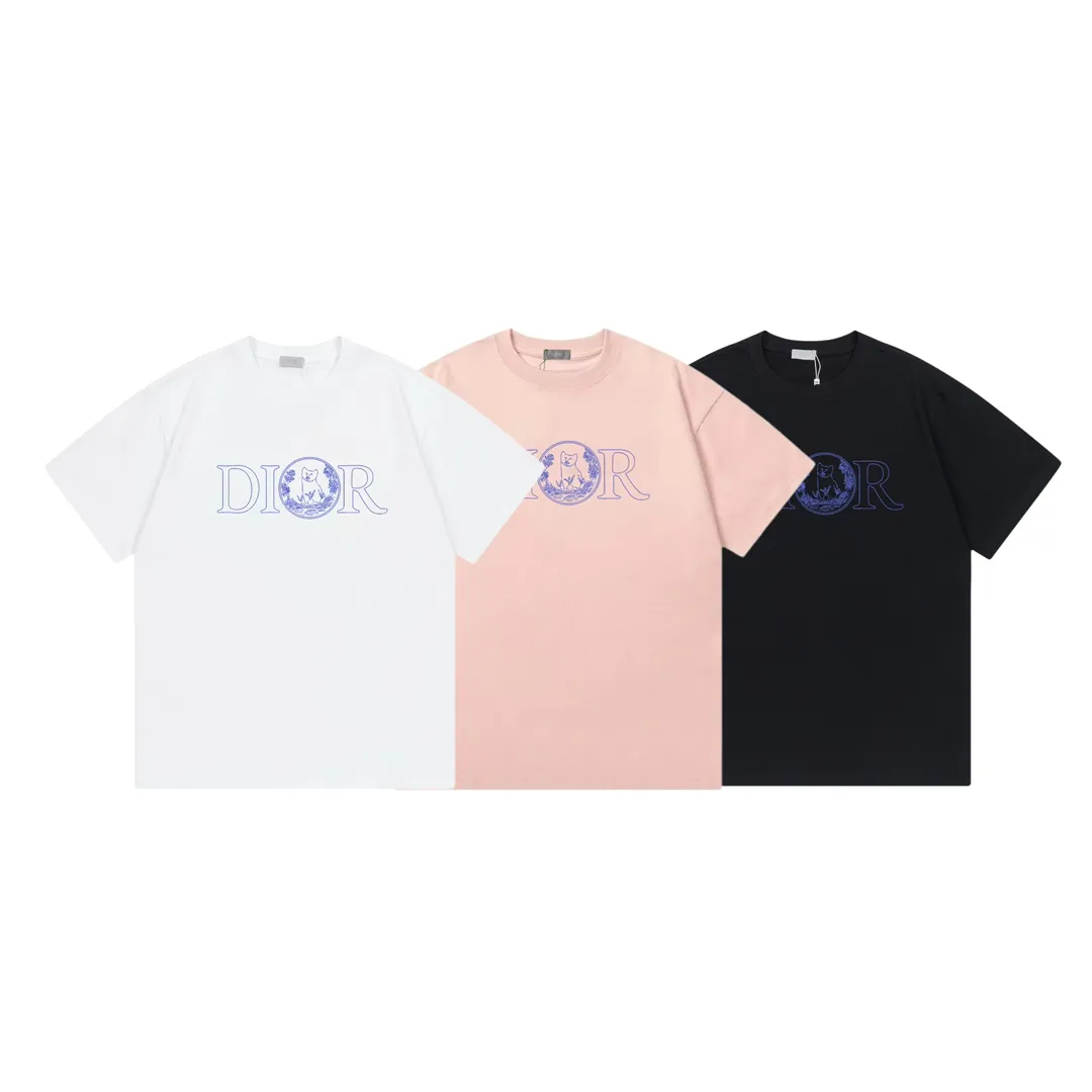 🅿️170 (arrives the next day) DIOR Dior 2025 new line cat letter logo, same style for men and women, short-sleeved T-shirt ·Customized 300g 100% double yarn pure cotton fabric ·Dyeing 32 double-strand threads ·Collar label, hangtag, main mark and three labels complete Color: black Size: XS S M L